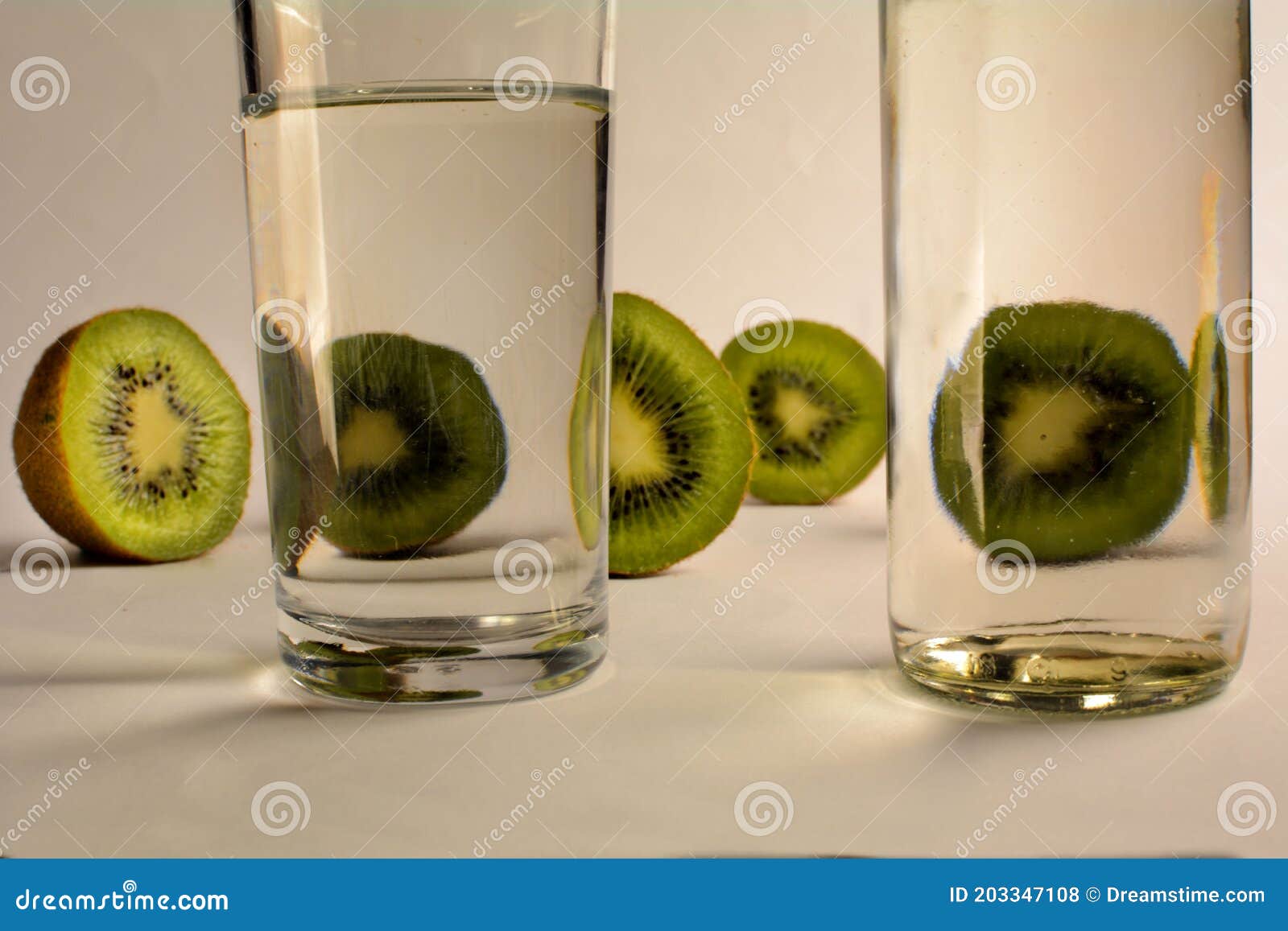 green kiwi drink vaso