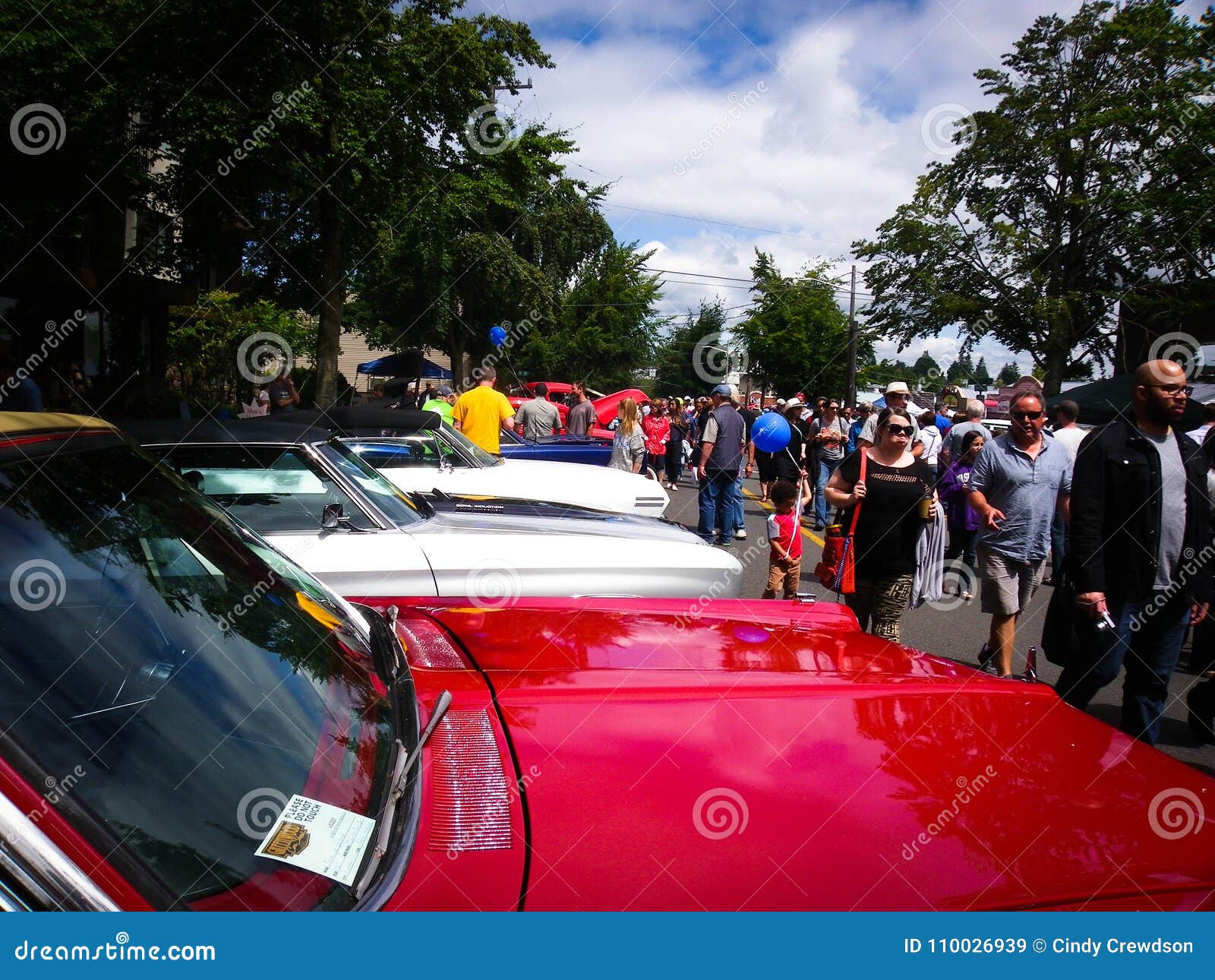 Green Lake Yearly Car Show in Seattle Area Editorial Stock Image