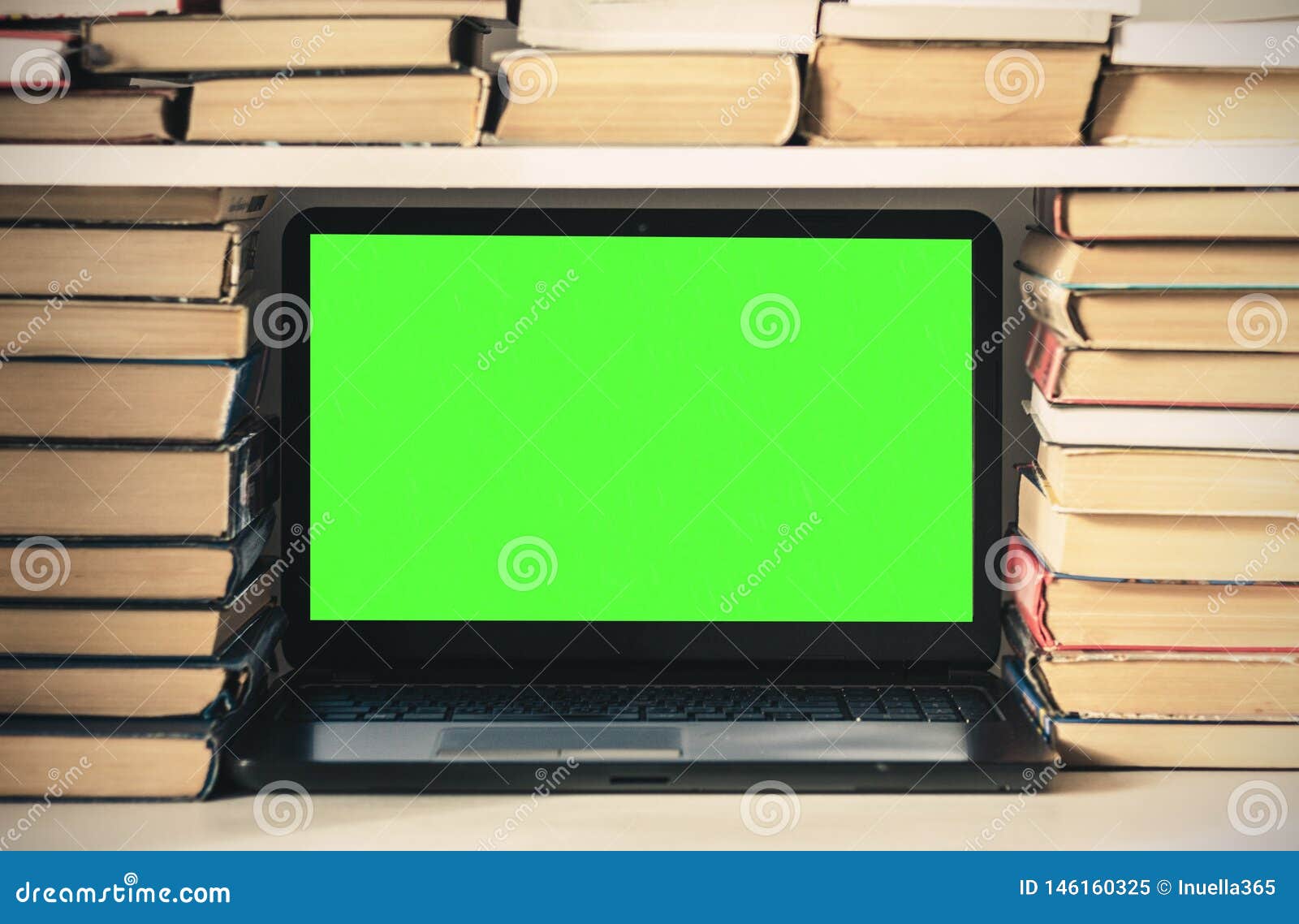 Màn hình xanh laptop, đống sách, sổ tay và bút chì trên nền trắng: Với màn hình xanh laptop, đống sách, sổ tay và bút chì trên nền trắng, bạn sẽ được trải nghiệm một không gian học tập hiện đại và tiện lợi. Hãy tham gia các khóa học của chúng tôi để được học hỏi cách sử dụng các công cụ thông minh này và trở thành những người thành công trong tương lai.
