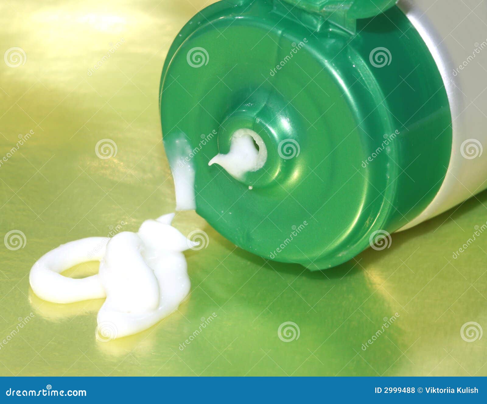 Green shampoo bottle stock photo. Image of herbs, aroma 2999488