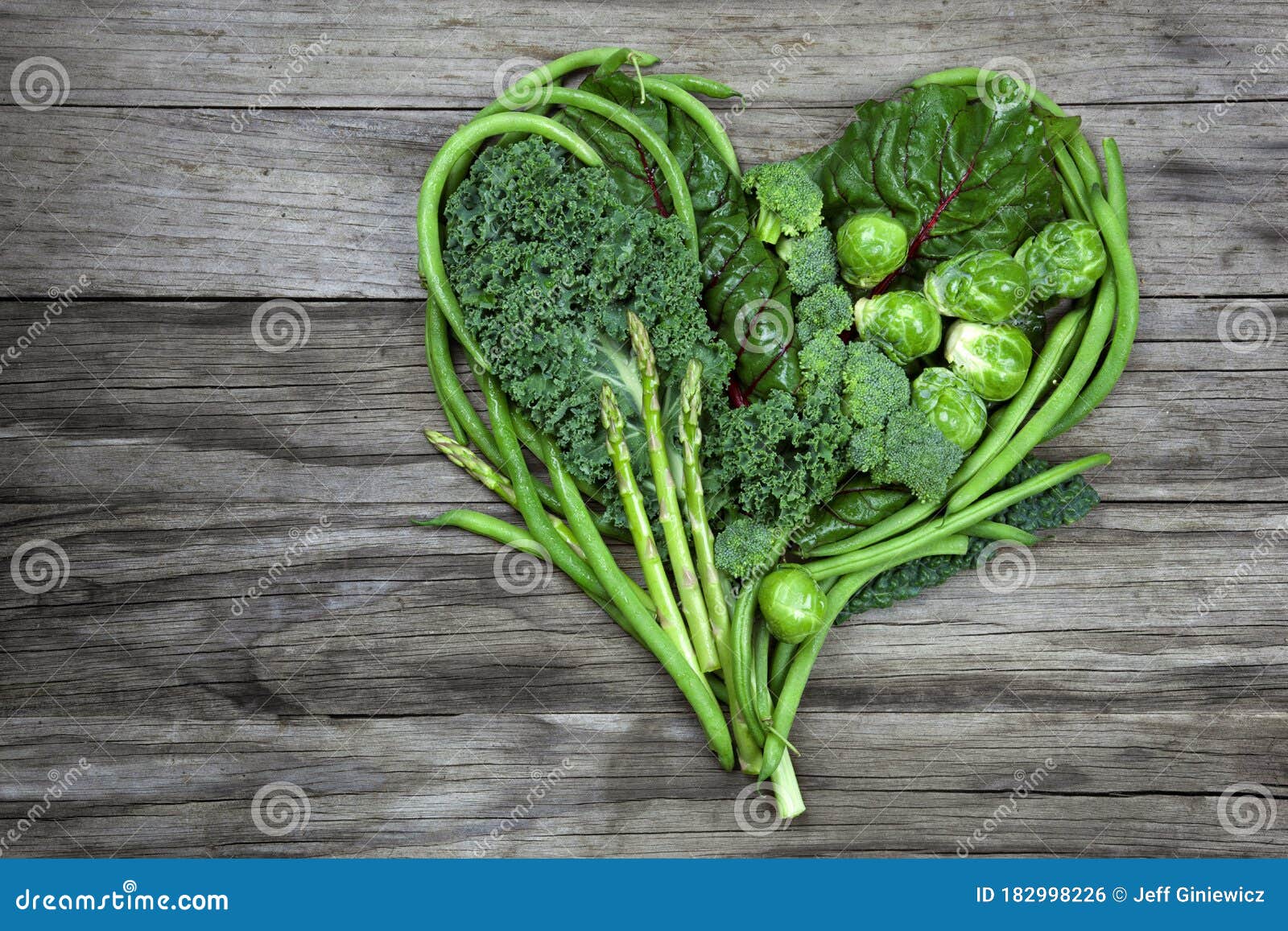 matchmaker vase lade som om 17,804 Green Vegetable Heart Stock Photos - Free & Royalty-Free Stock  Photos from Dreamstime