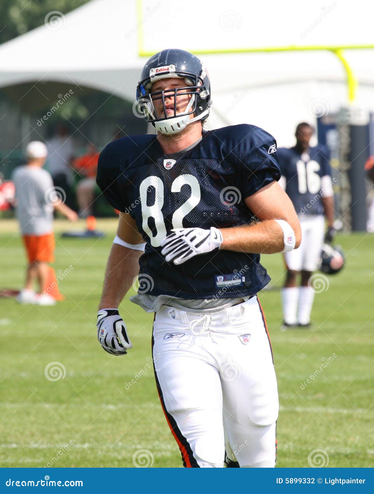 Greg Olsen, Chicago Bears editorial photography. Image of number 5899332