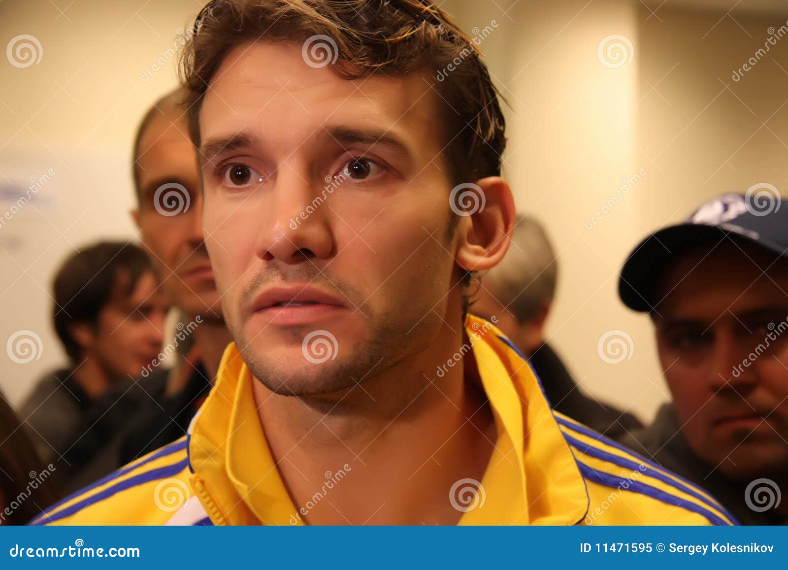 Grevista Andriy Shevchenko de Ucrânia. Dnepropetrovsk - outubro 10: Qualificação da eliminatória do jogo da arena de Dnipro do estádio do copo de mundo 2010 entre equipes das equipas nacionais de Ucrânia e Inglaterra, 1:0 oktyabr10, 2009 Dnepropetrovsk, Ucrânia