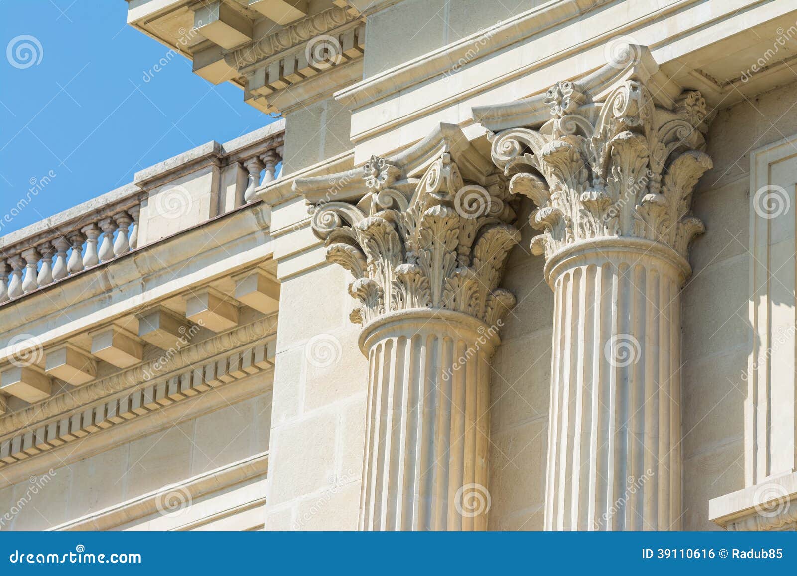 Griechische Steinkorinthische Säulen Stockfoto Bild von spalten