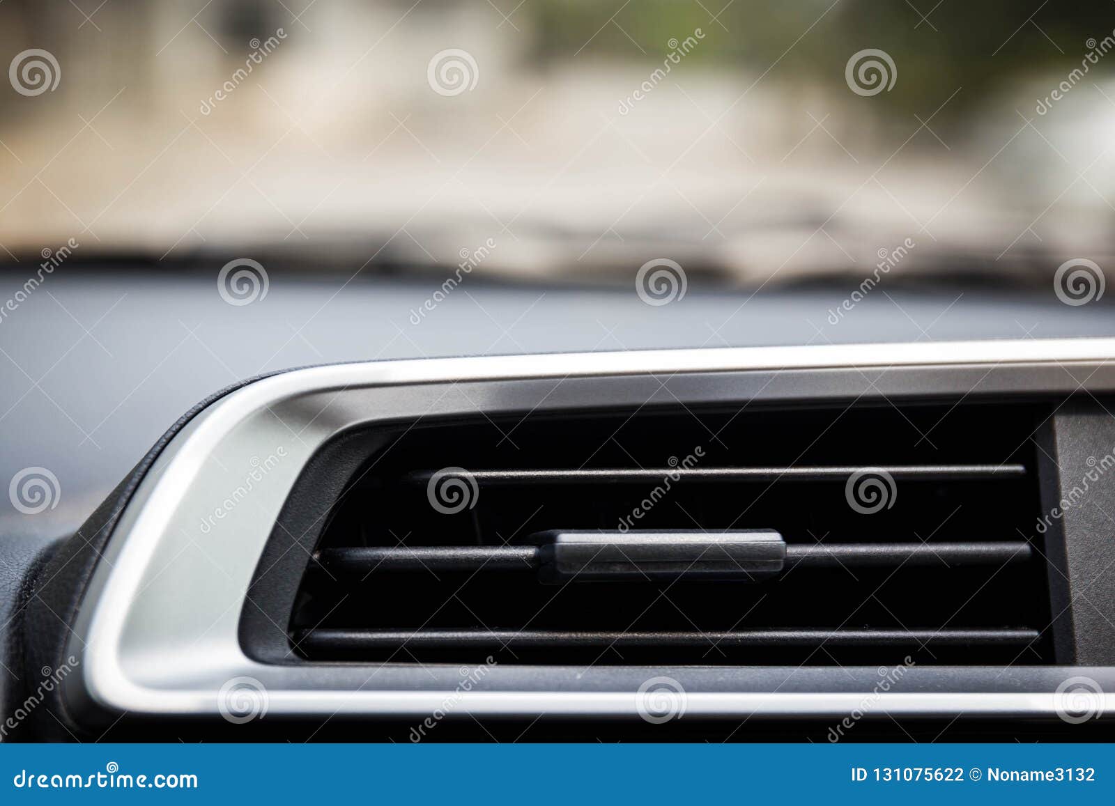 Grill Für Klimaanlagen in Einem Auto Stockfoto - Bild von signalformer,  platte: 131075622