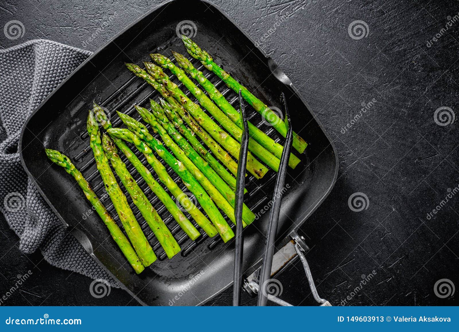 Grilled Asparagus On Grill Pan Stock Image - Image of ...