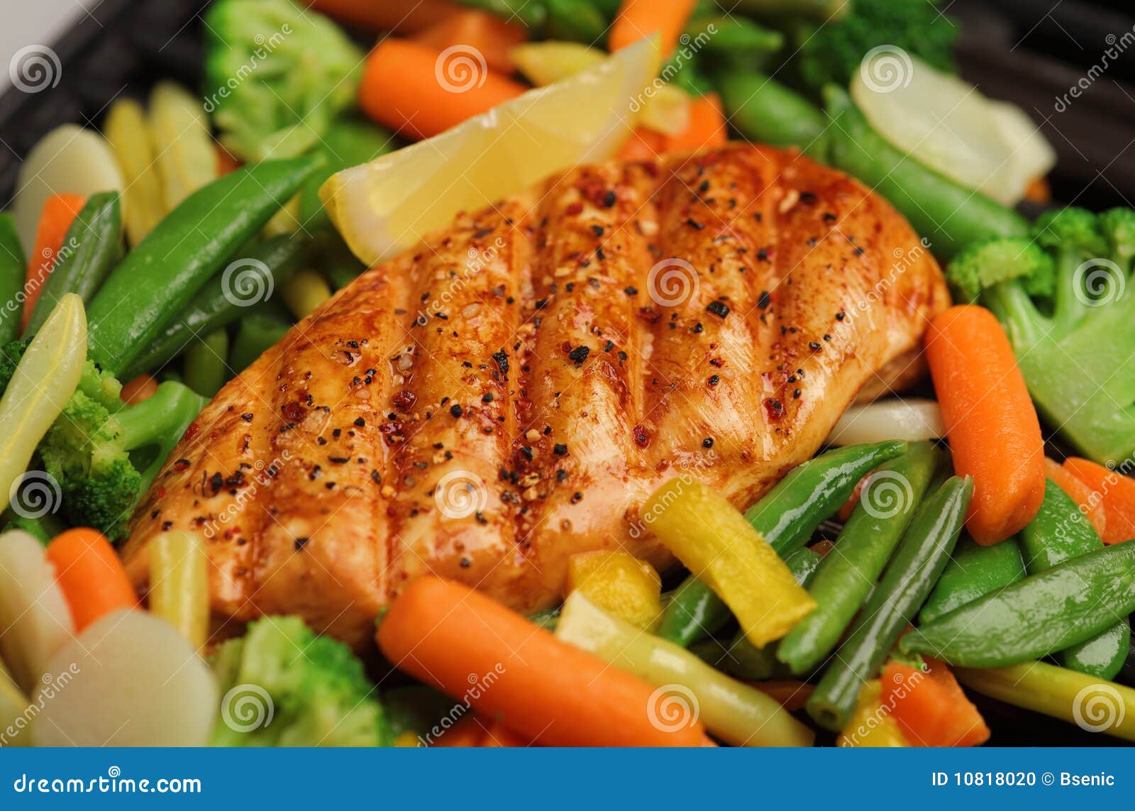 Grilled Chicken with Fresh Vegetables Stock Photo - Image of cooking ...