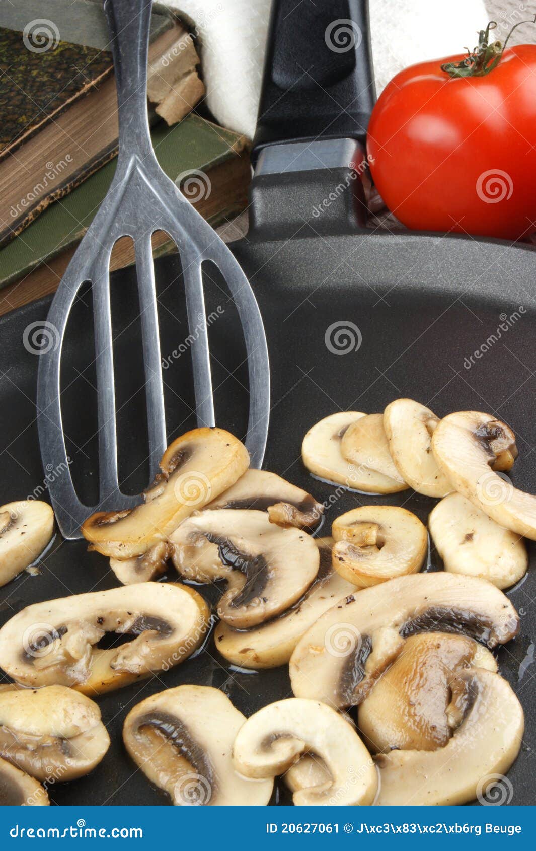 Grilled mushrooms in a pan stock image. Image of nutritious 20627061