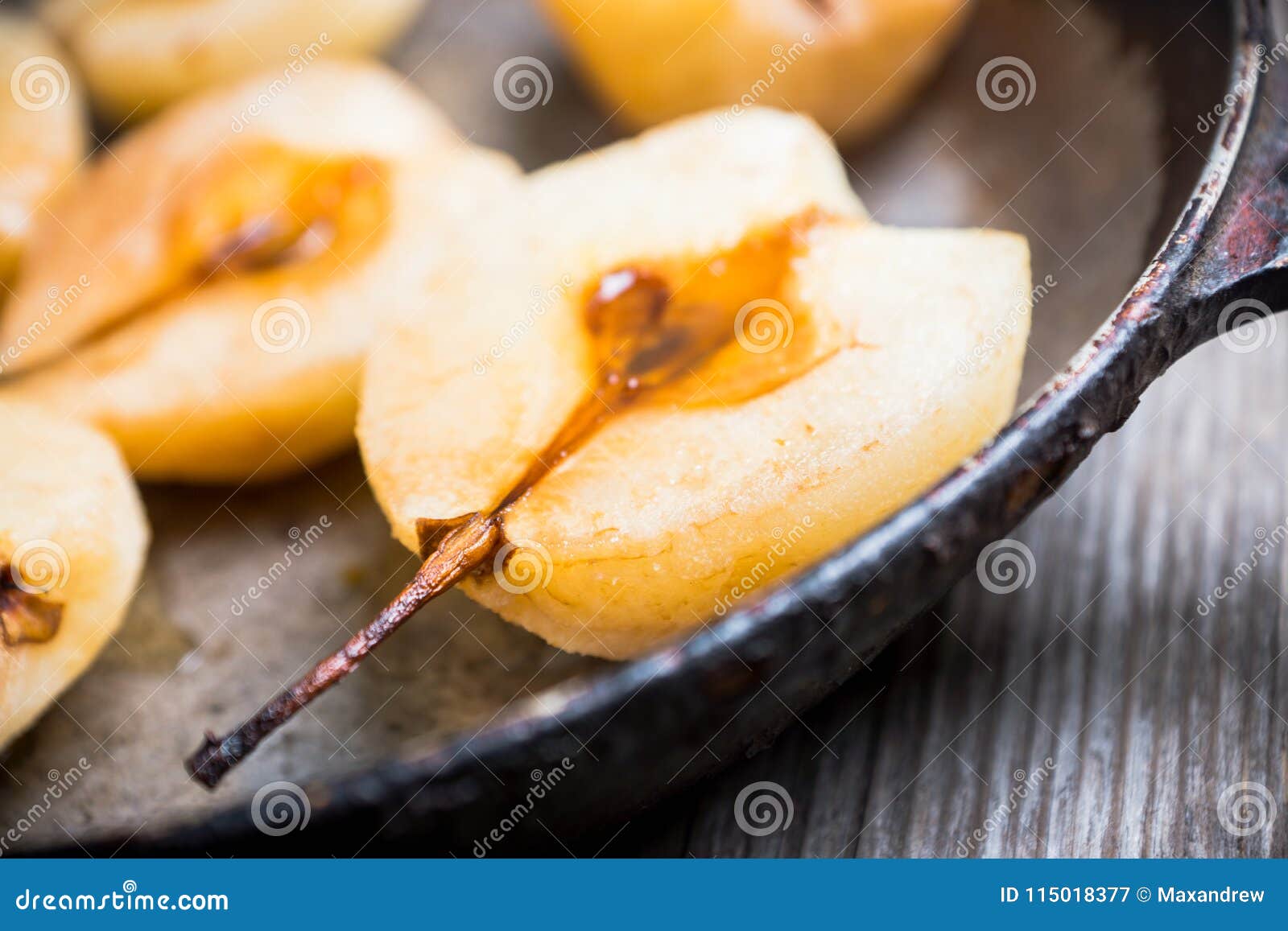 Grilled Pears With Cinnamon And Honey On The Rustic Background Stock Image Image Of Halves Background 115018377,Fettuccine