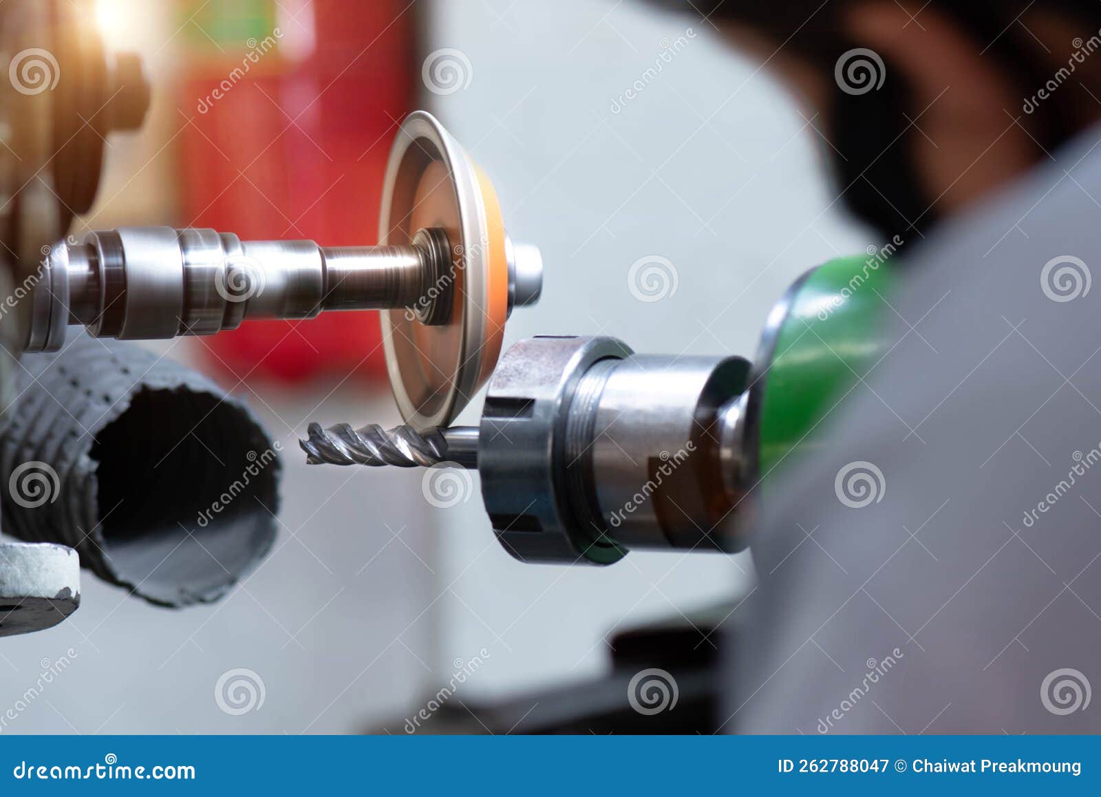 Grinding Endmill Cutting Tool with Machine Toolgrinding. Engineer Use