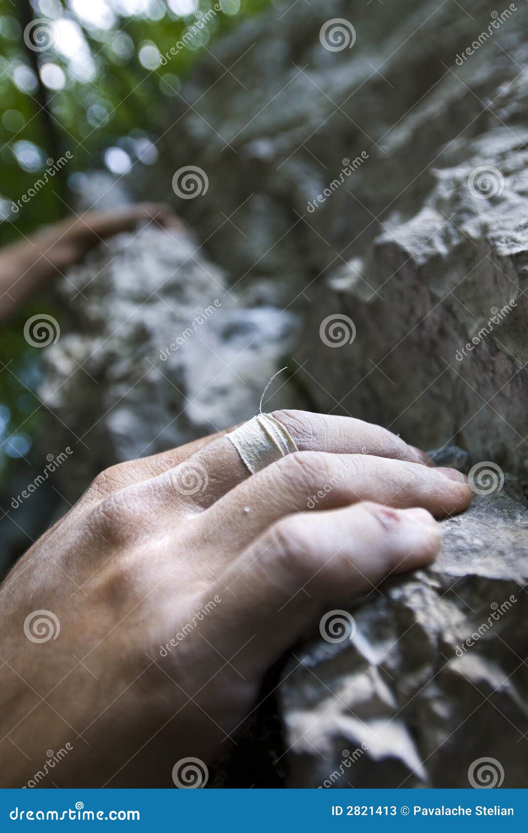 Gripa. Som klättrareklättringcloseupen griper handrocks s