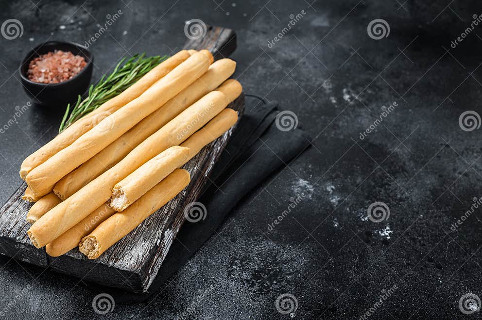 Grissini Italiano O Palos De Pan Salado En Tablero De Madera. Fondo ...