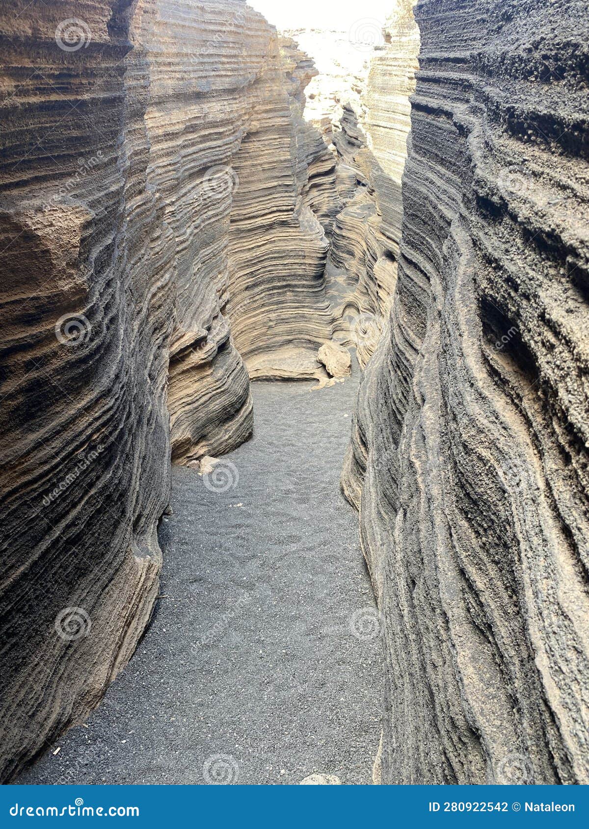 grito del volcanic is a volcanic crack where you can walk.