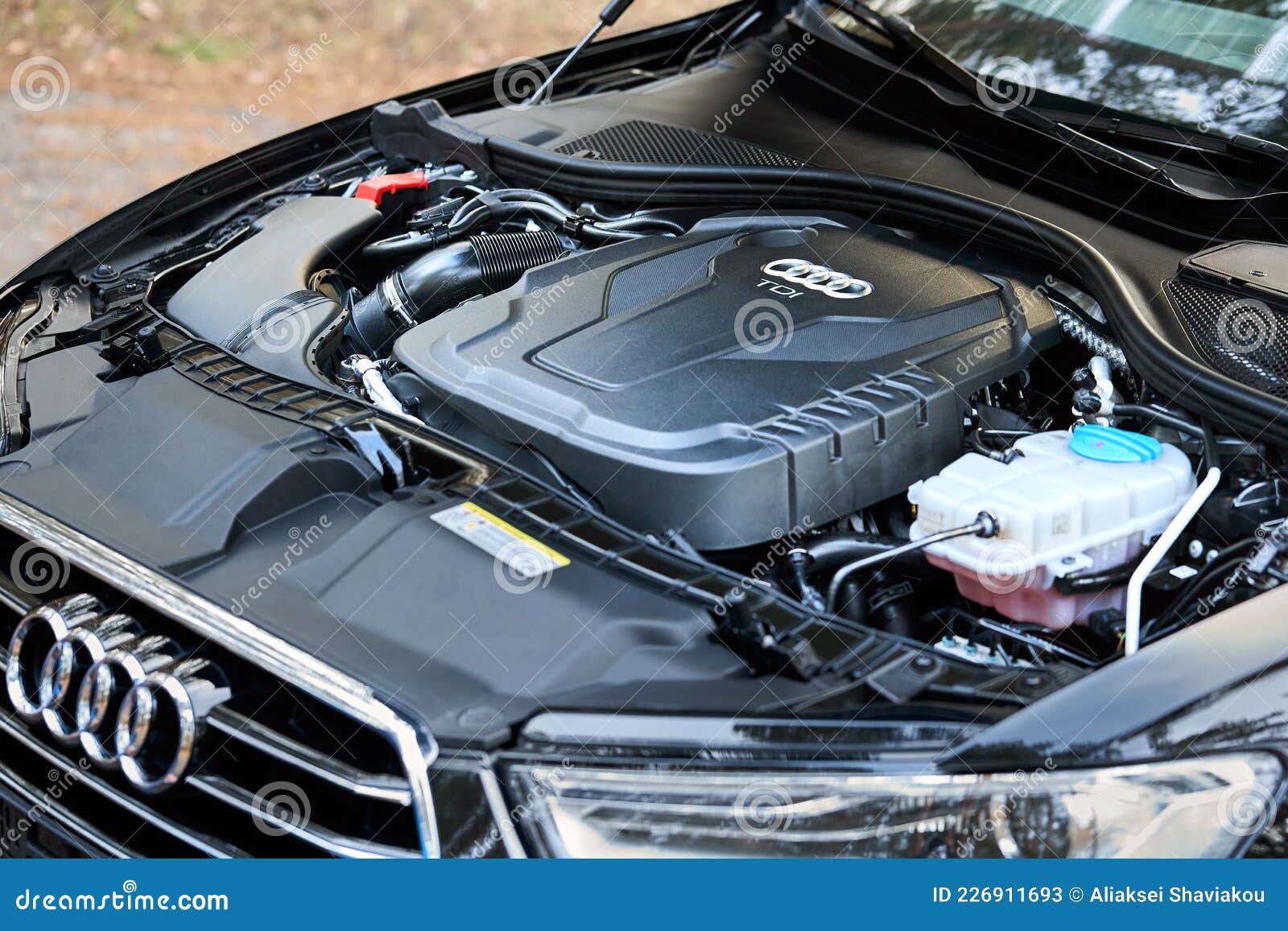 https://thumbs.dreamstime.com/z/grodno-belarus-december-audi-g-c-tdi-hp-diesel-motor-compartment-modern-luxury-car-closeup-engine-grodno-belarus-december-226911693.jpg