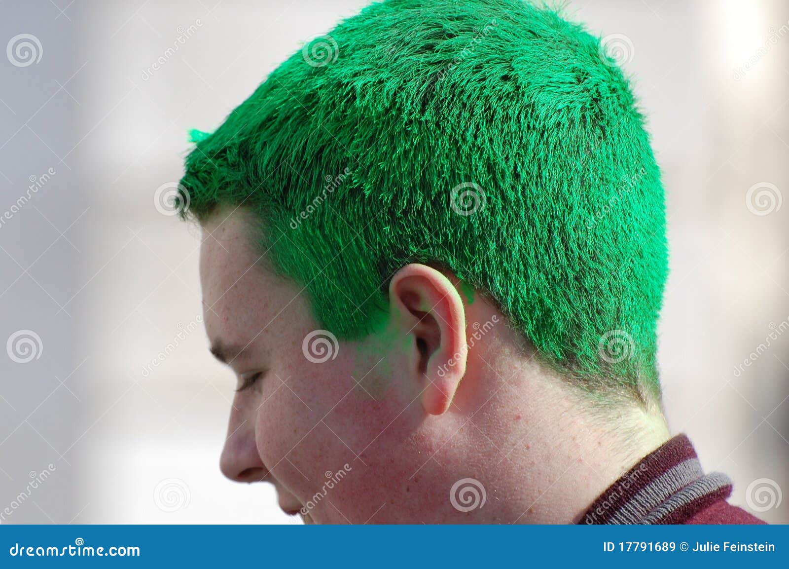 Groen Haar Bij De Parade Van De Dag New York St. Patrick Redactionele Afbeelding - Image of geweren, fluit: 17791689