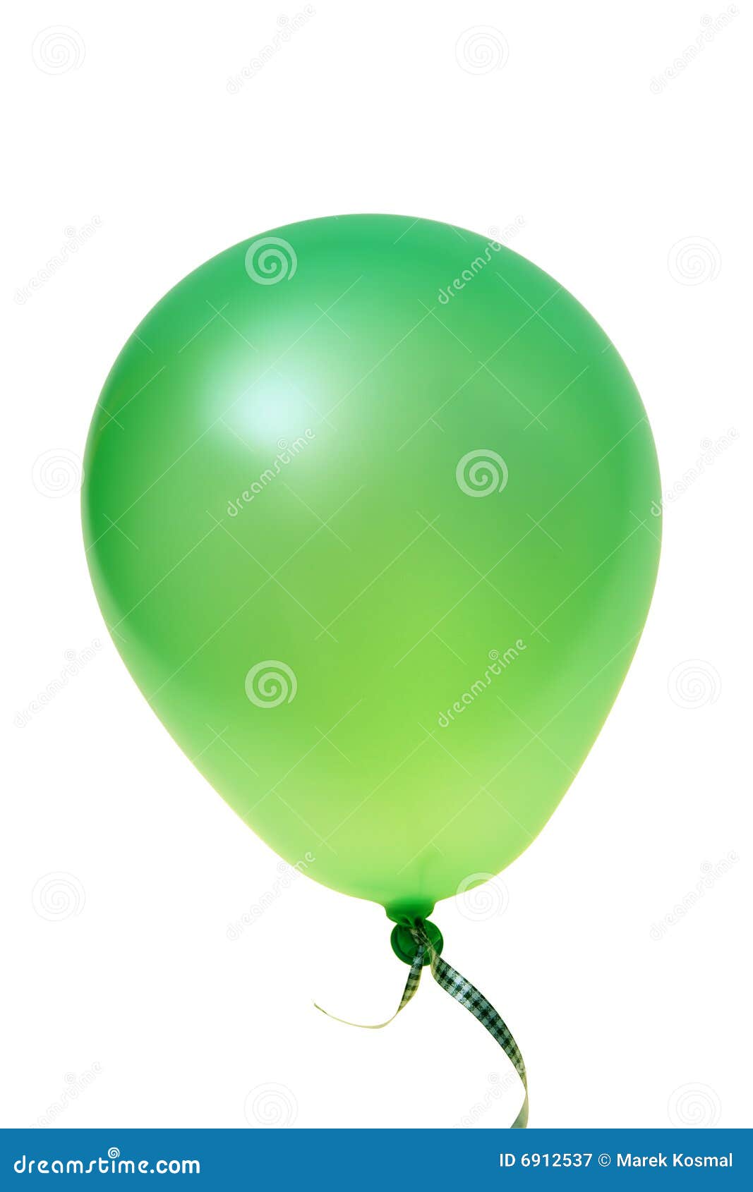 Groene ballon met lint dat op witte achtergrond wordt geïsoleerdw (met het knippen van weg)