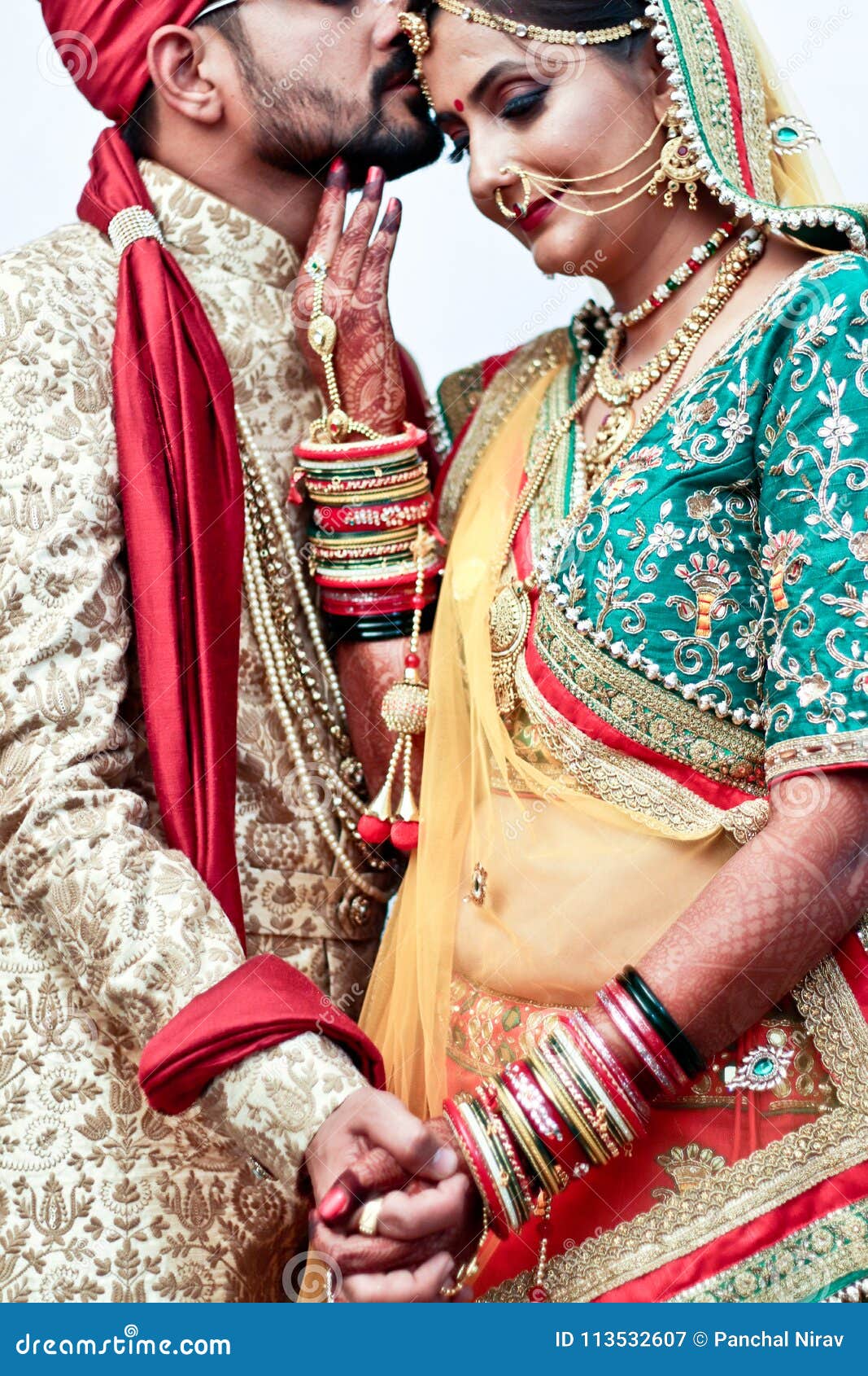 These Bengali Bridal Portraits Have Our Hearts! | WedMeGood