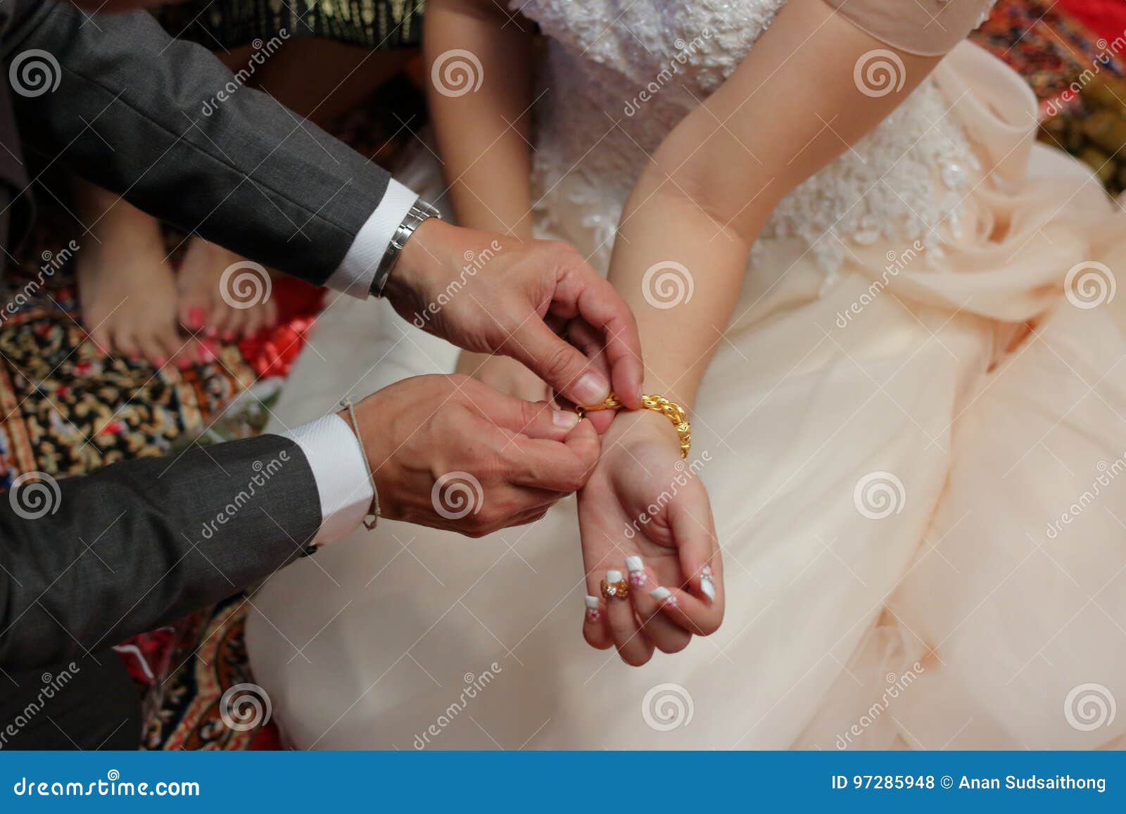 Bride Charm Bracelet 2024 | favors.com