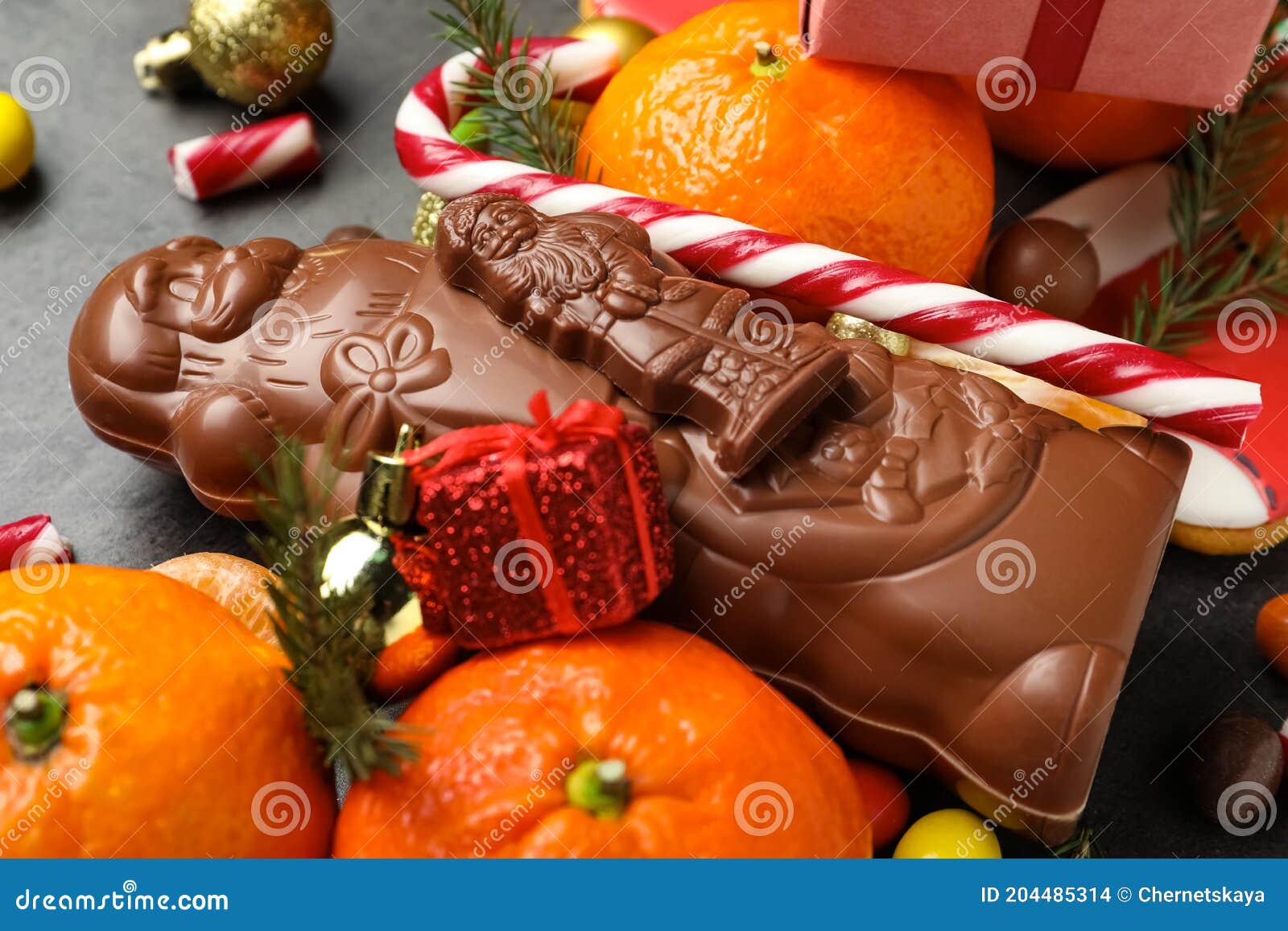 Gros Plan De Bonbons Du Père Noël Au Chocolat Et Fruits De
