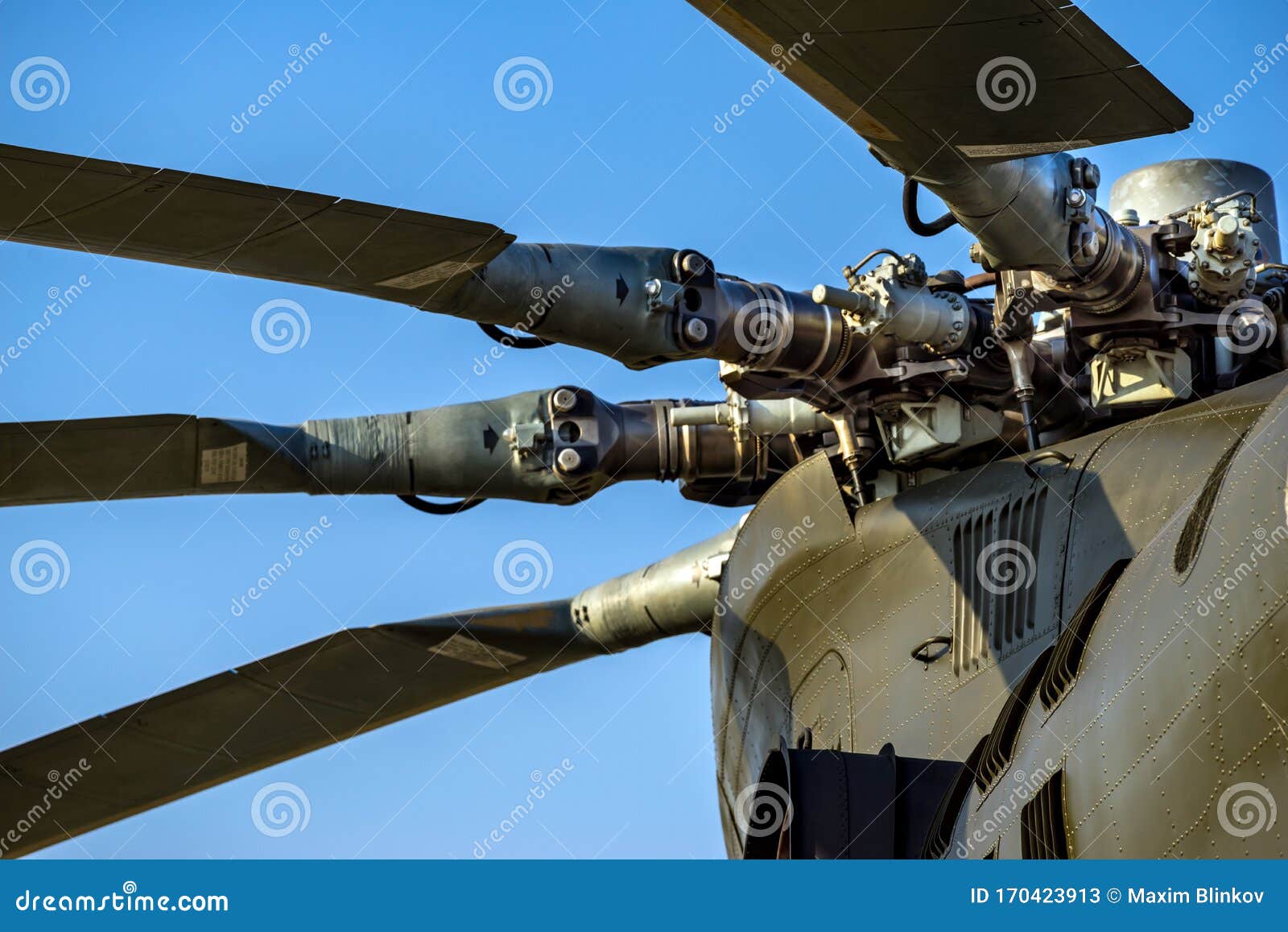 Gros Plan Militaire De Détail De Pale De Rotor D'hélicoptère Image stock -  Image du ciel, propulseur: 170423913