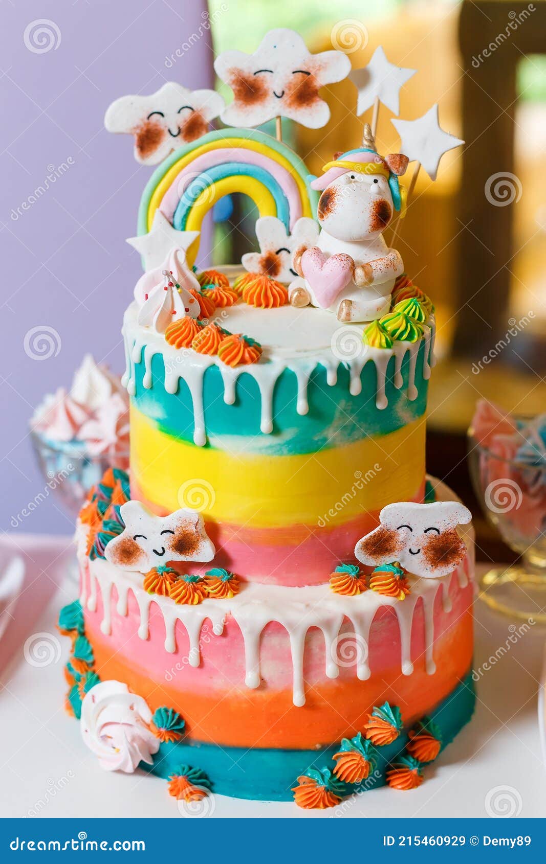 Schotel Sociologie Larry Belmont Grote Cake Voor Het Thema Unicorn En Regenboog. Snoepjes Voor Kinderen Met  Een Fantasiestijl Stock Afbeelding - Image of catering, koekje: 215460929