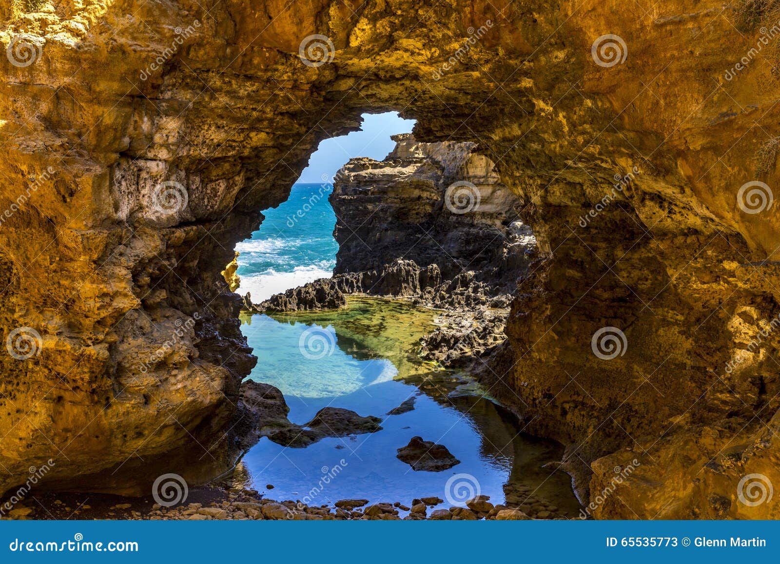 the grotto on the great ocean road