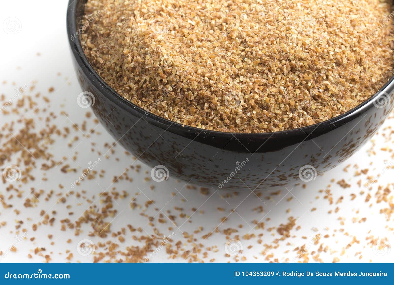 ground wheat for a kibbeh in a bowl / trigo para quibe.
