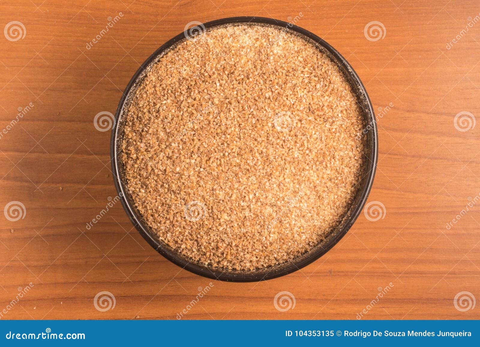 ground wheat for a kibbeh in a bowl / trigo para quibe.