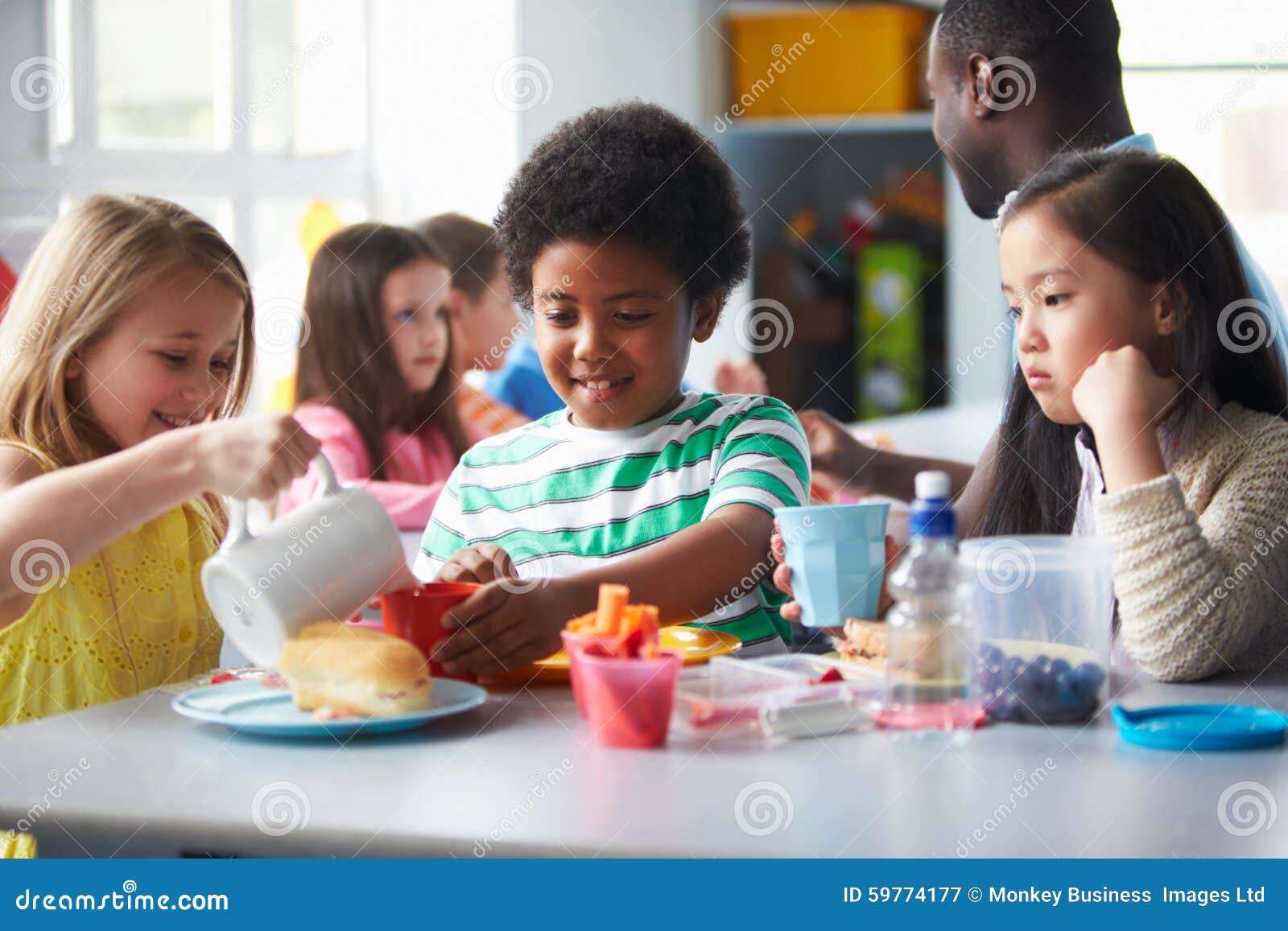 group of children eating lunch in school cafeteria