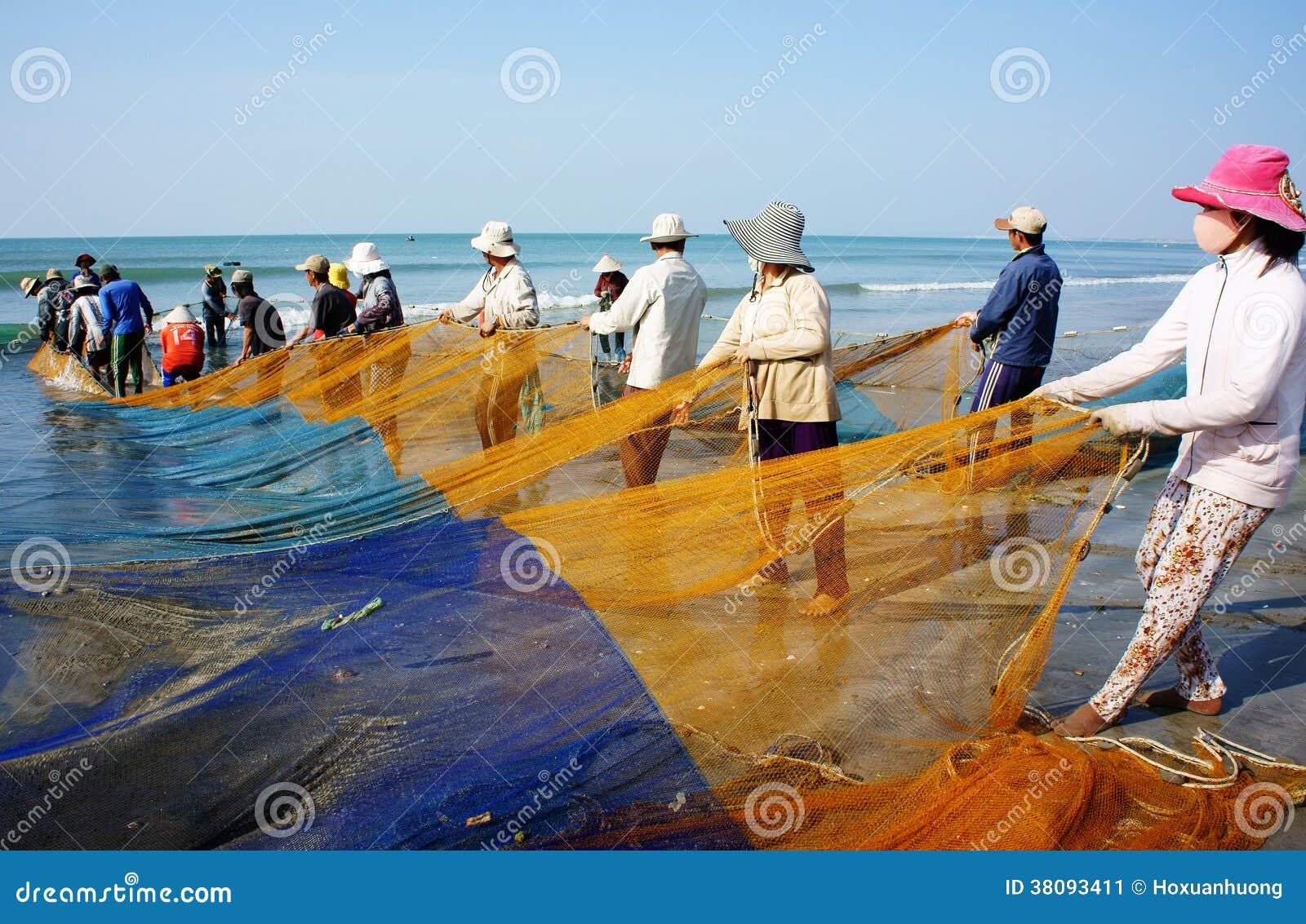 Group of Fisherman Pull Fish Net Editorial Photo - Image of coast