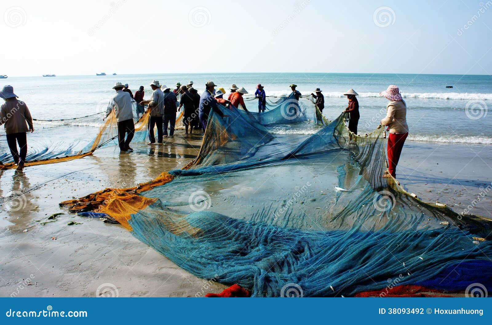 Group of Fisherman Pull Fish Net Editorial Photography - Image of nets,  colorful: 38093492