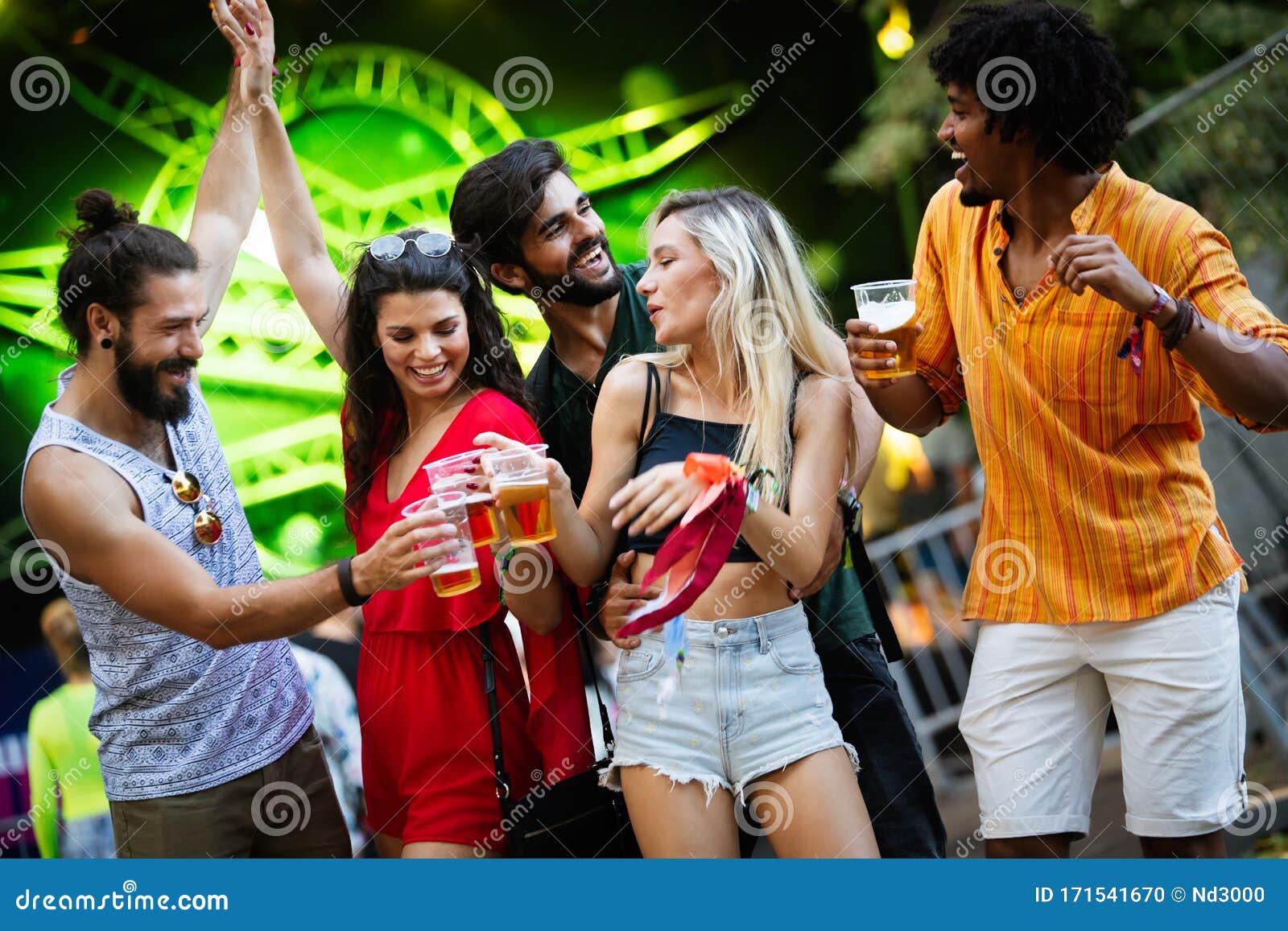 Group of Happy Friends Hanging Out and Enjoying Drinks, Festival Stock ...