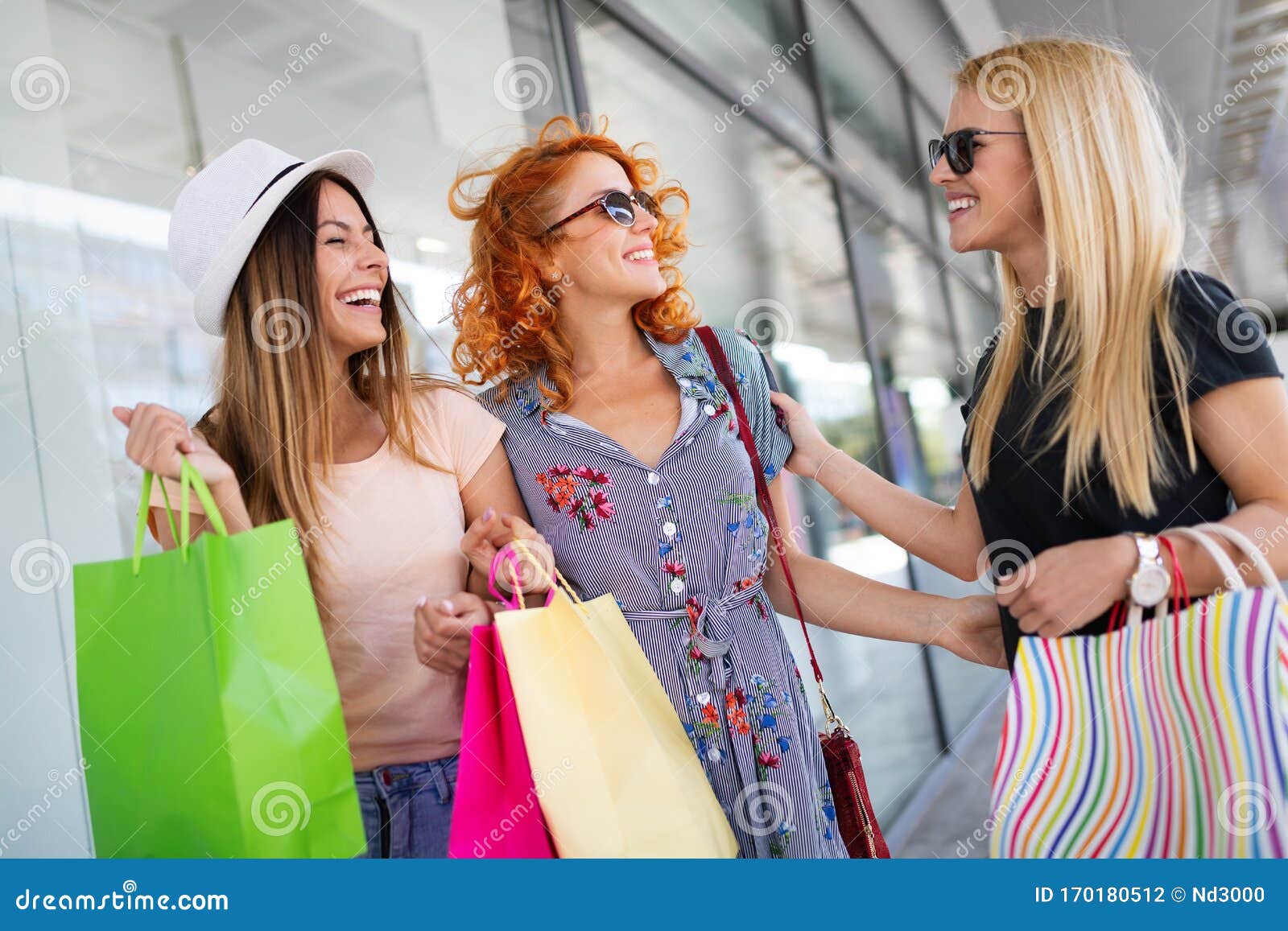 girl shopping travel