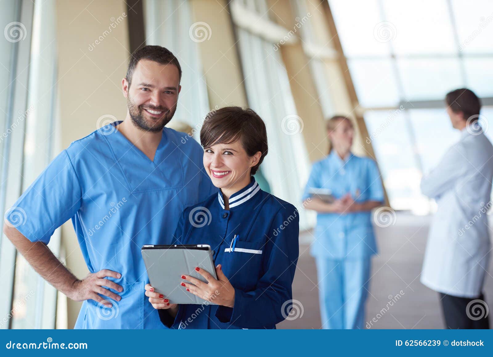 24,254 рез. по запросу "Doctor nurse serious" - изображения, стоковые фотографии