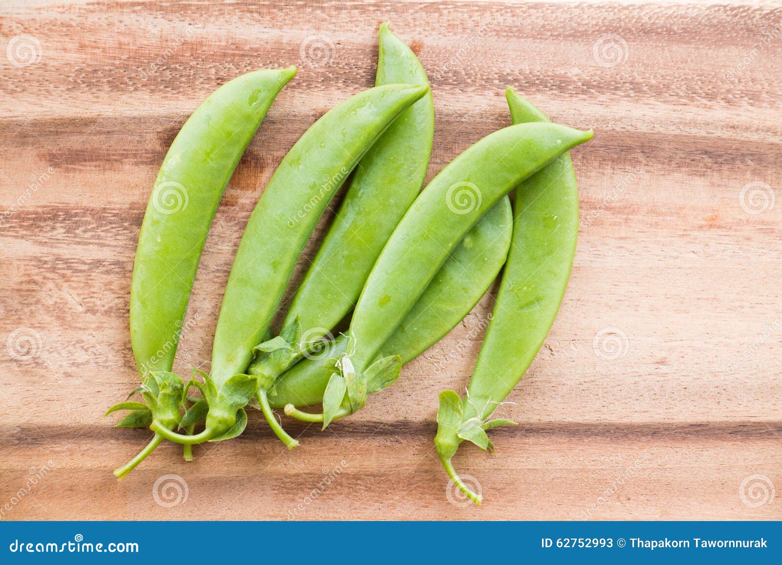 Group of peas in clay pot stock image. Image of clay - 62752993