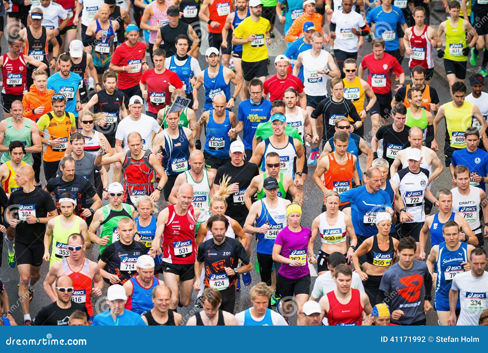 asics marathon runners