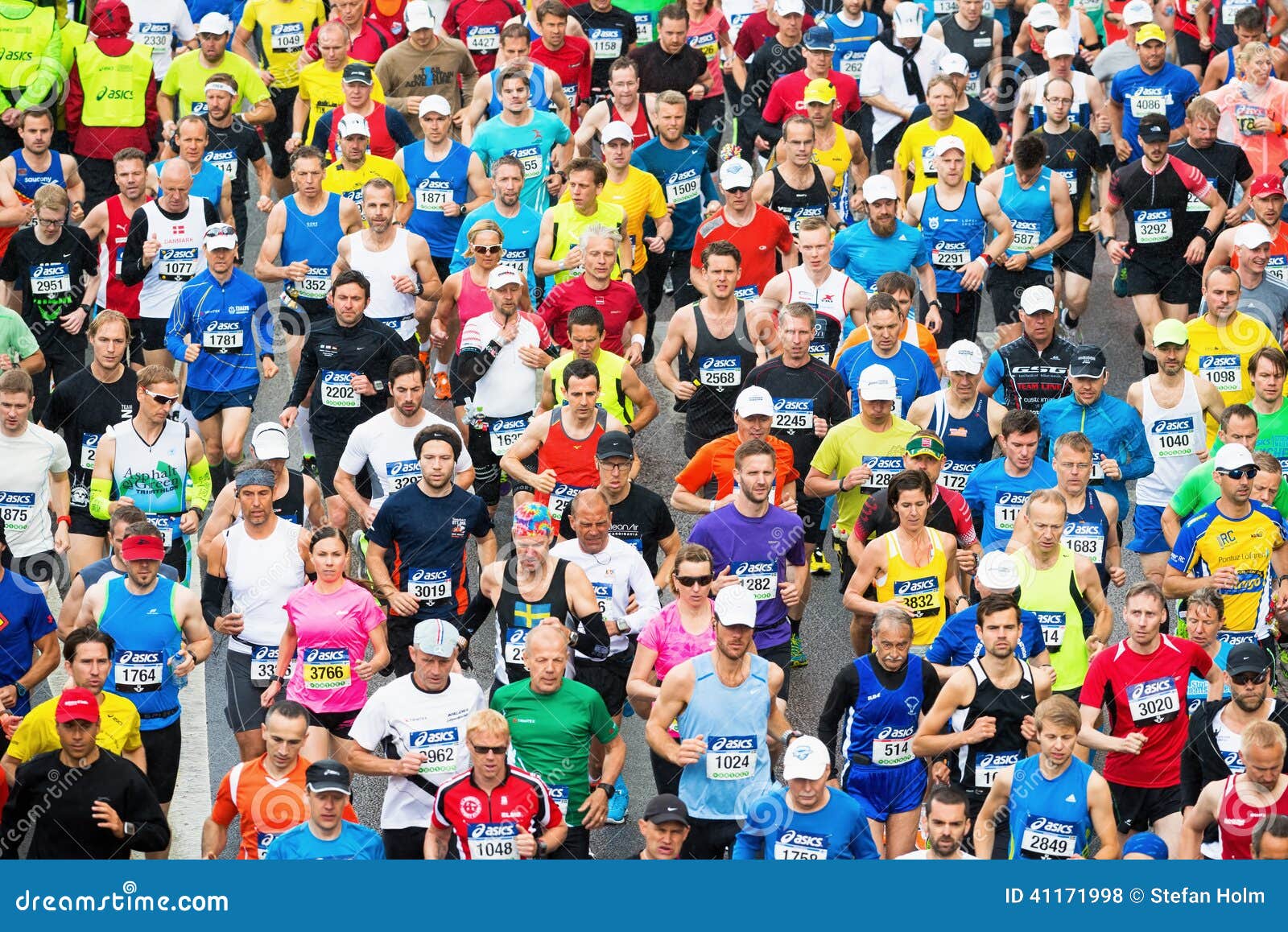 asics marathon runners