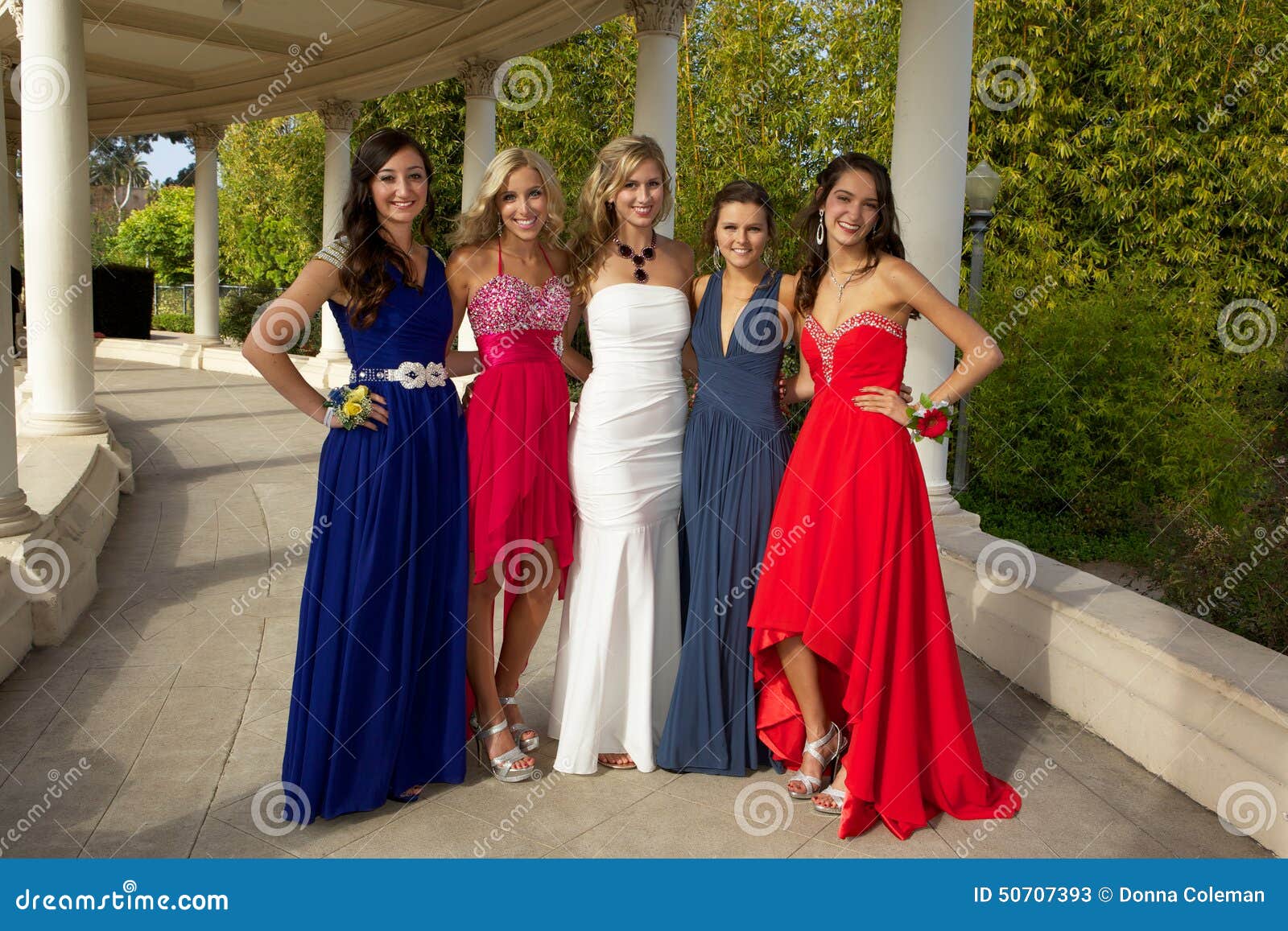 teens in prom dresses