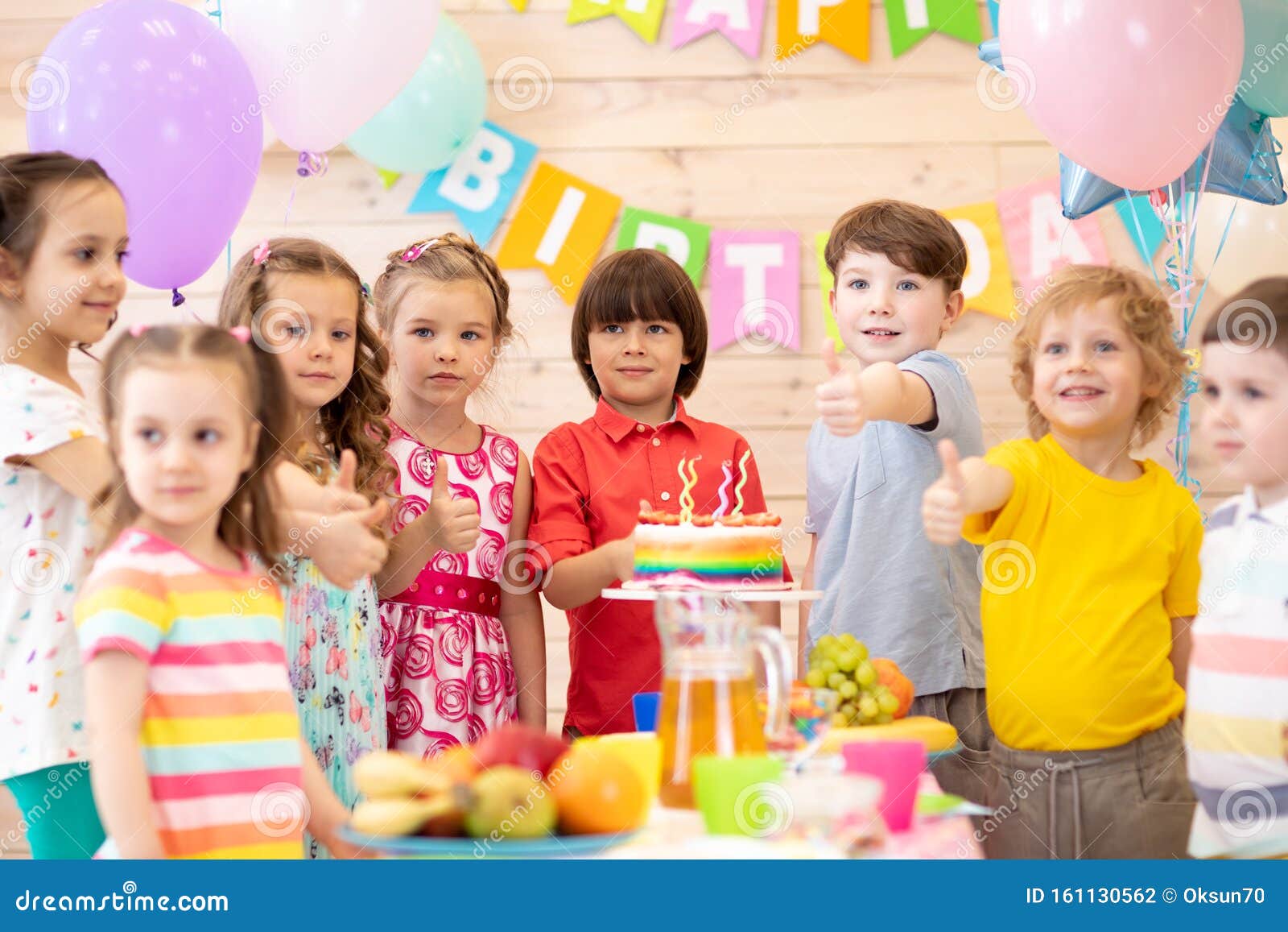 Groupe D Enfants Celebrent Ensemble La Fete D Anniversaire Photo Stock Image Du Enfants Celebrent Groupe D Enfants Celebrent Ensemble La Fete D Anniversaire Photo Stock Image Du Enfants Celebrent