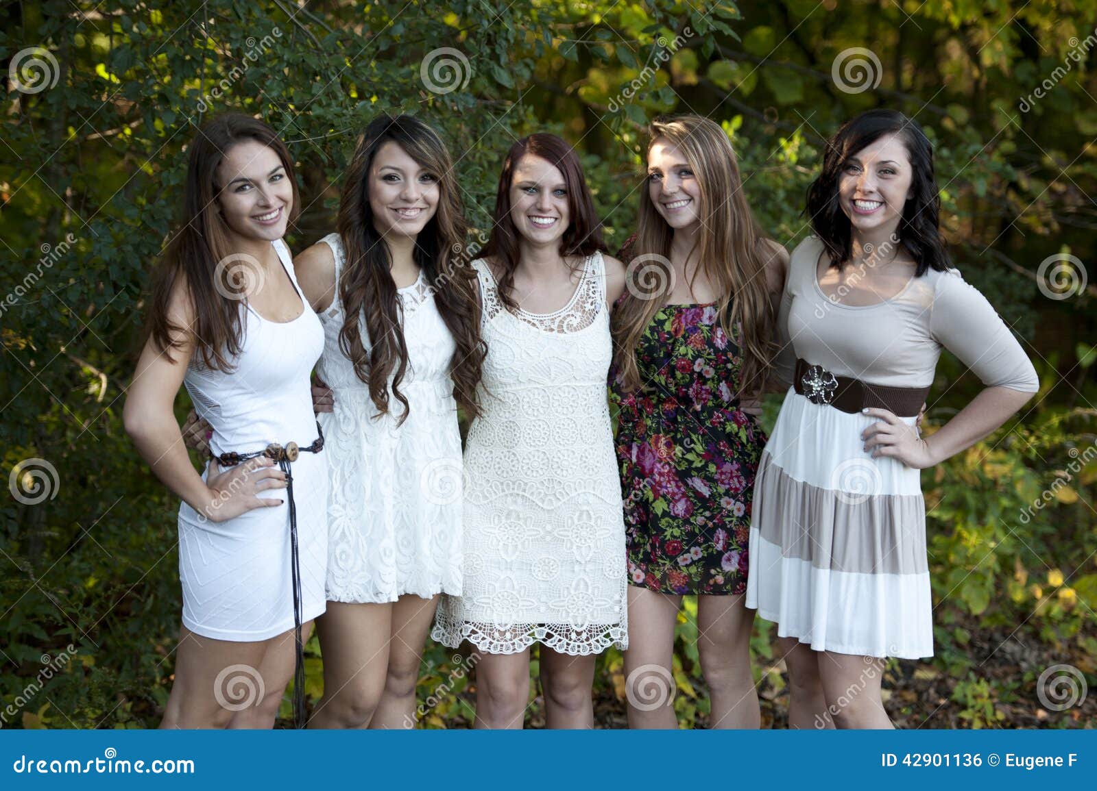 Groupe De Jeunes Filles Photo Stock Image Du Féminin 42901136