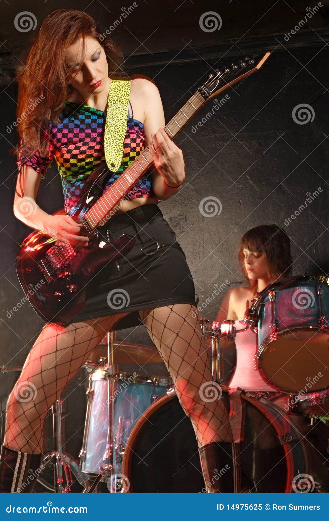 Groupe de rock  de fille image stock Image du mini lourd 