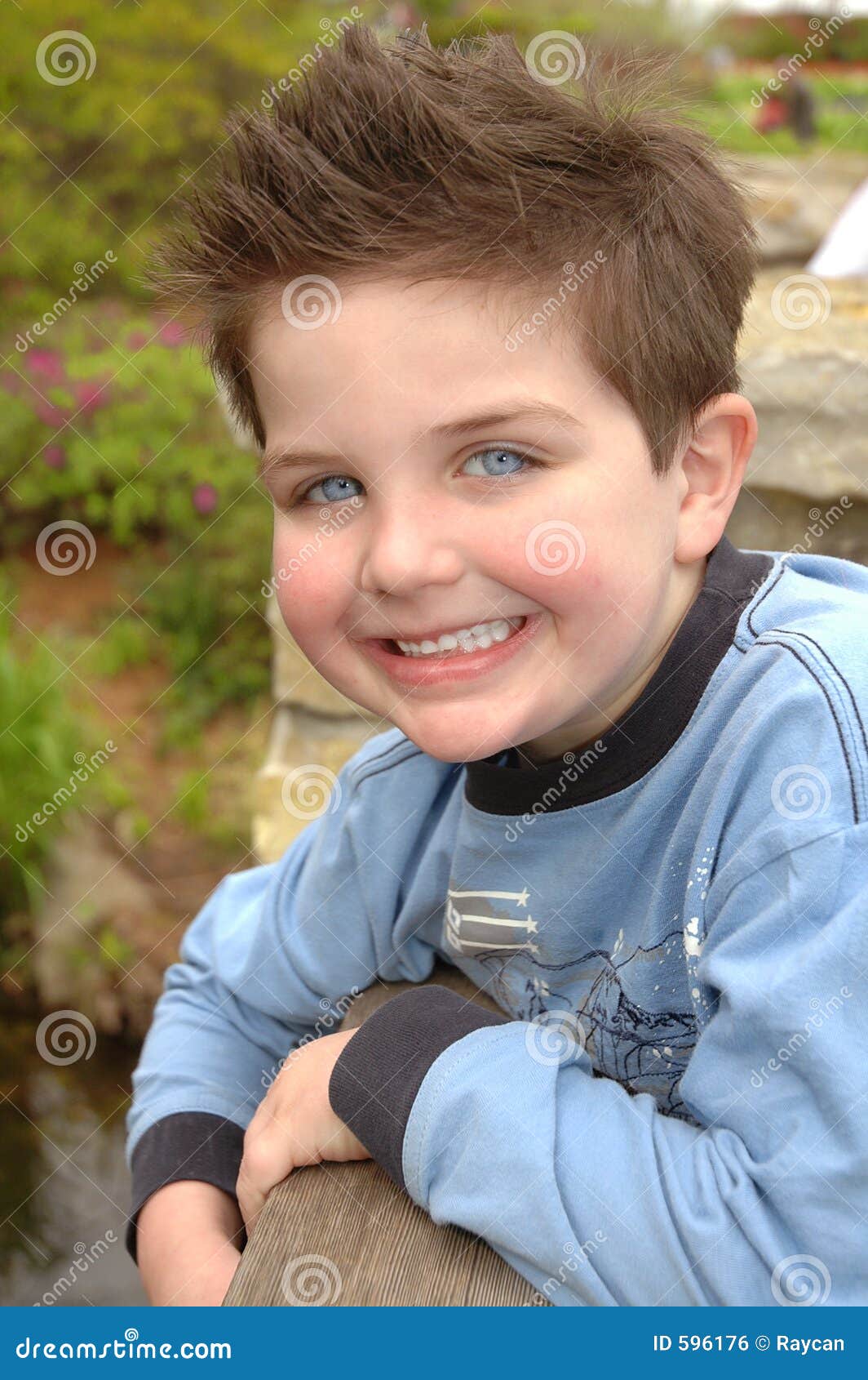 Große blaue Augen stockfoto. Bild von schablone, verriegelung 596176