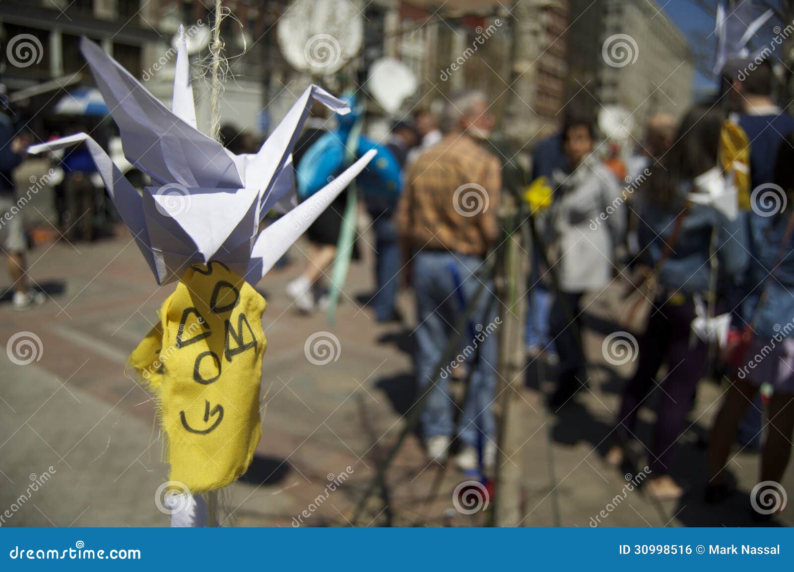 Grue De Papier Et Ruban Jaune Photo éditorial Image Du