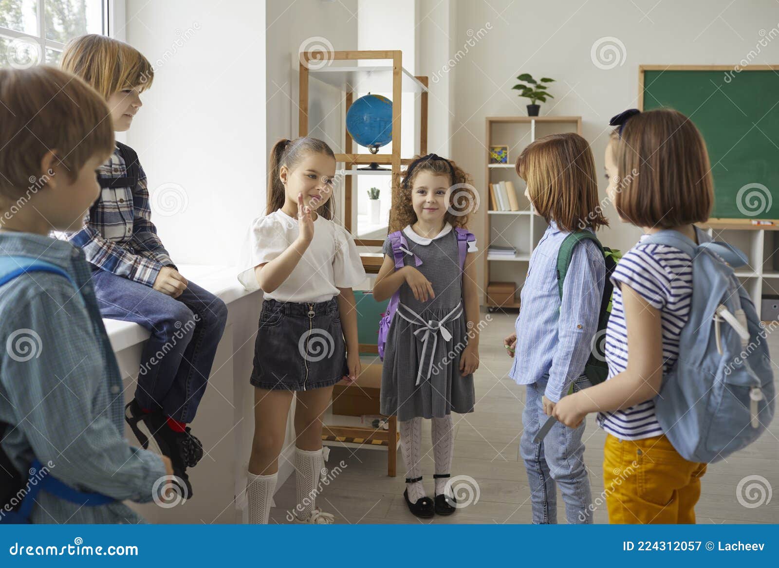 Jogos Populares E Simples Para Alunos Durante O Intervalo Imagem de Stock -  Imagem de fofofo, estudantes: 190437835