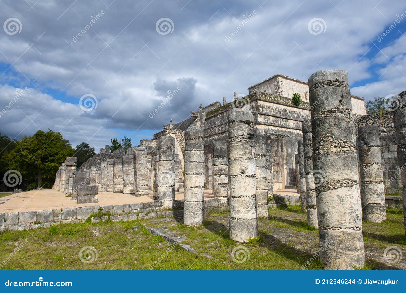 chichen itza archaeological site, yucatan, mexico