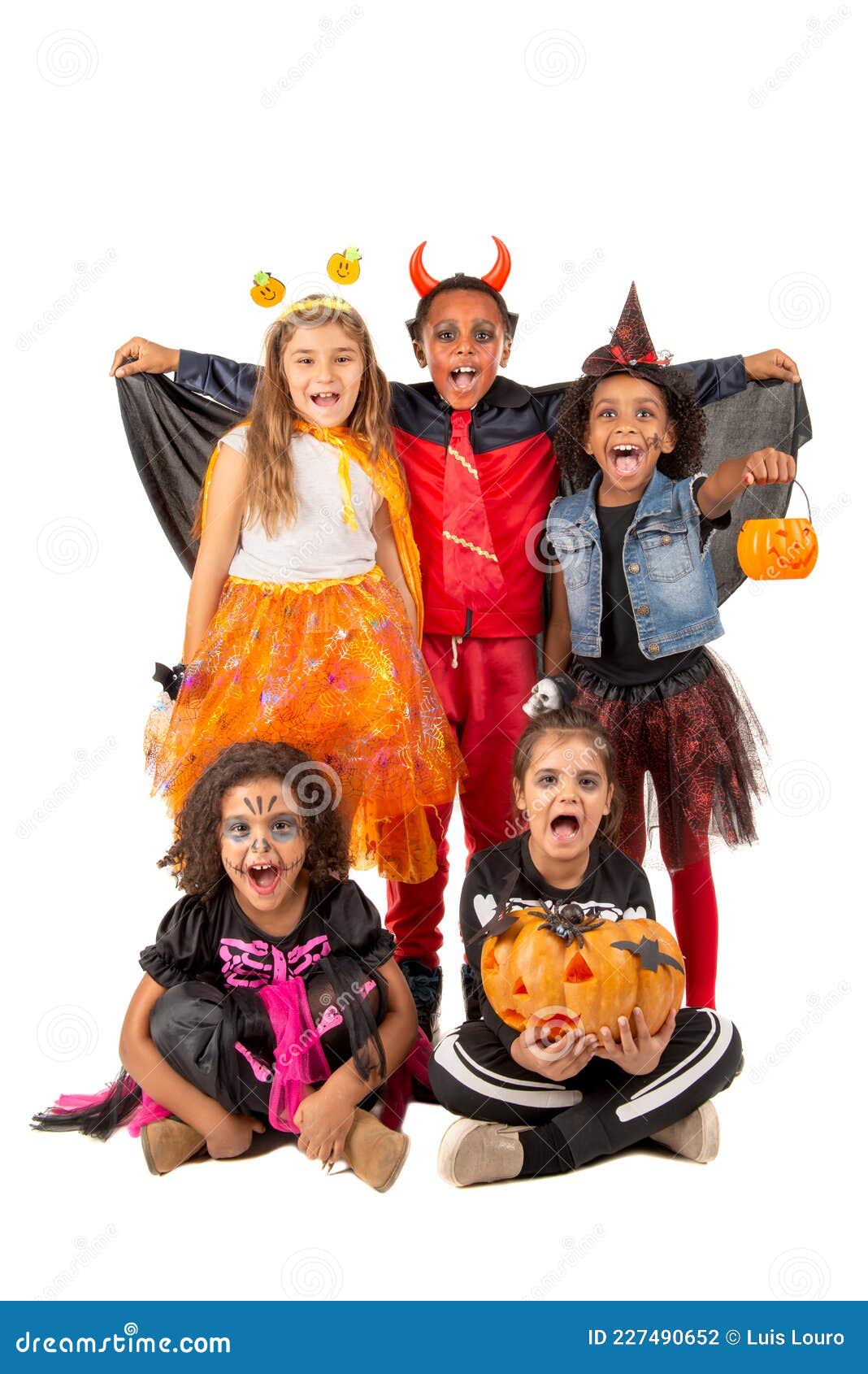 Grupo De Niños Con Disfraces De Halloween Foto de archivo - Imagen de acontecimiento, cara: 227490652 Grupo De Niños Con Disfraces De Halloween Foto de archivo - Imagen de acontecimiento, cara: 227490652