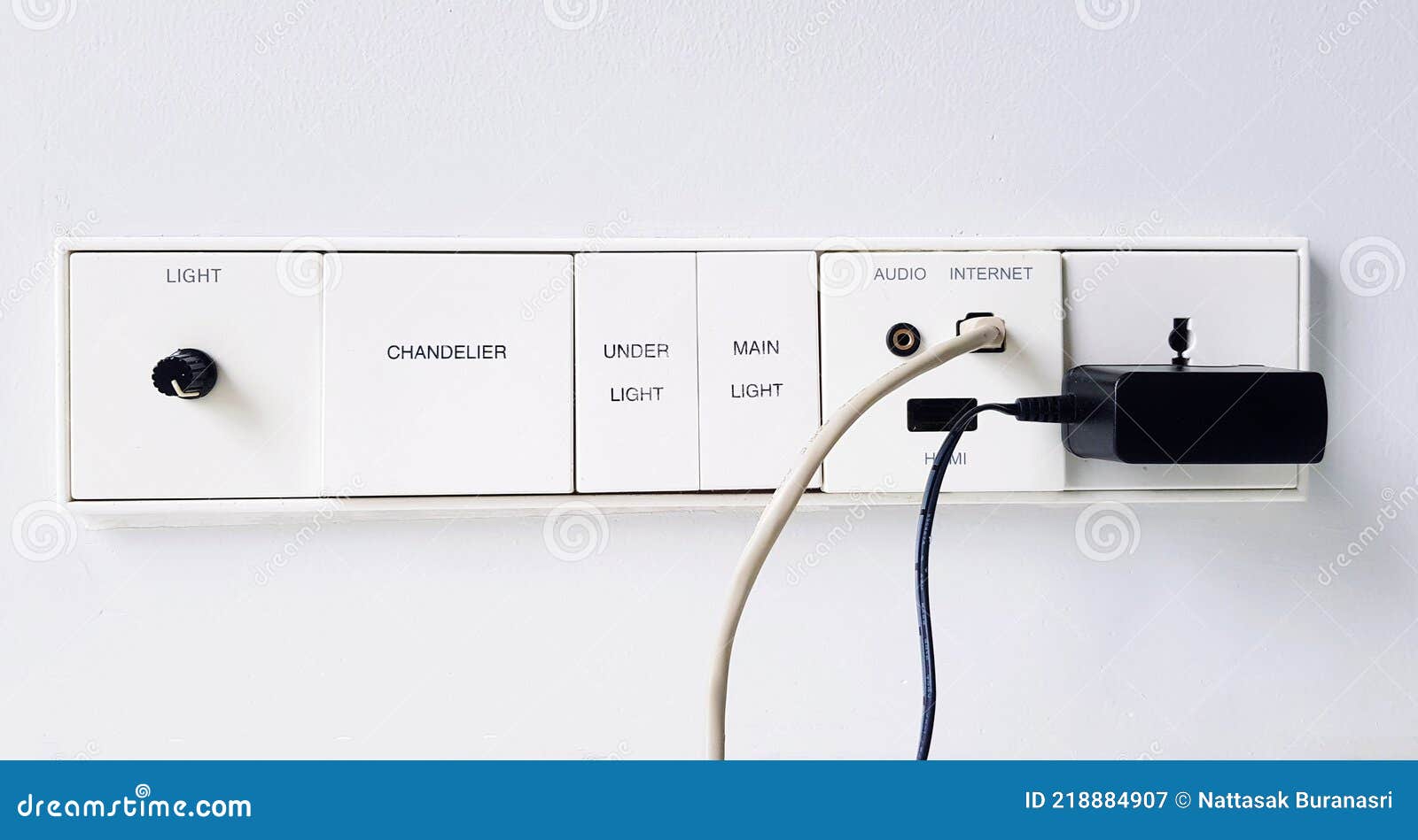 grupo de panel de interruptores con interruptor de luz, conexión a