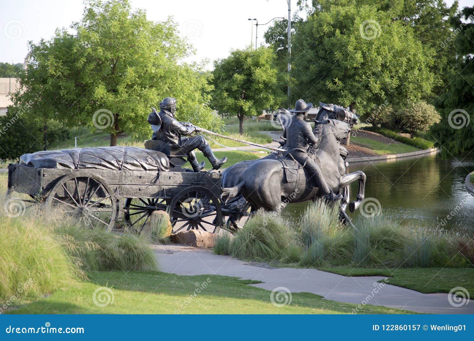 Grupowa Brązowa rzeźba w Centennial ziemi Biega zabytek. Brązowa rzeźba w Centennial ziemi Biega zabytek, miasta Oklahoma usa