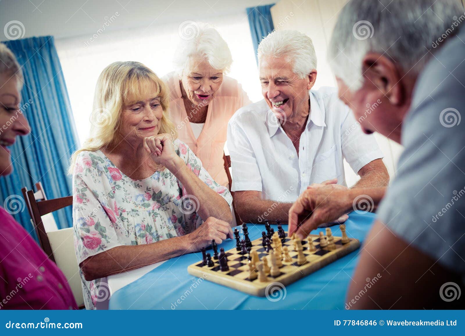 Gruppe Senioren, Die Schach Spielen Stockfoto