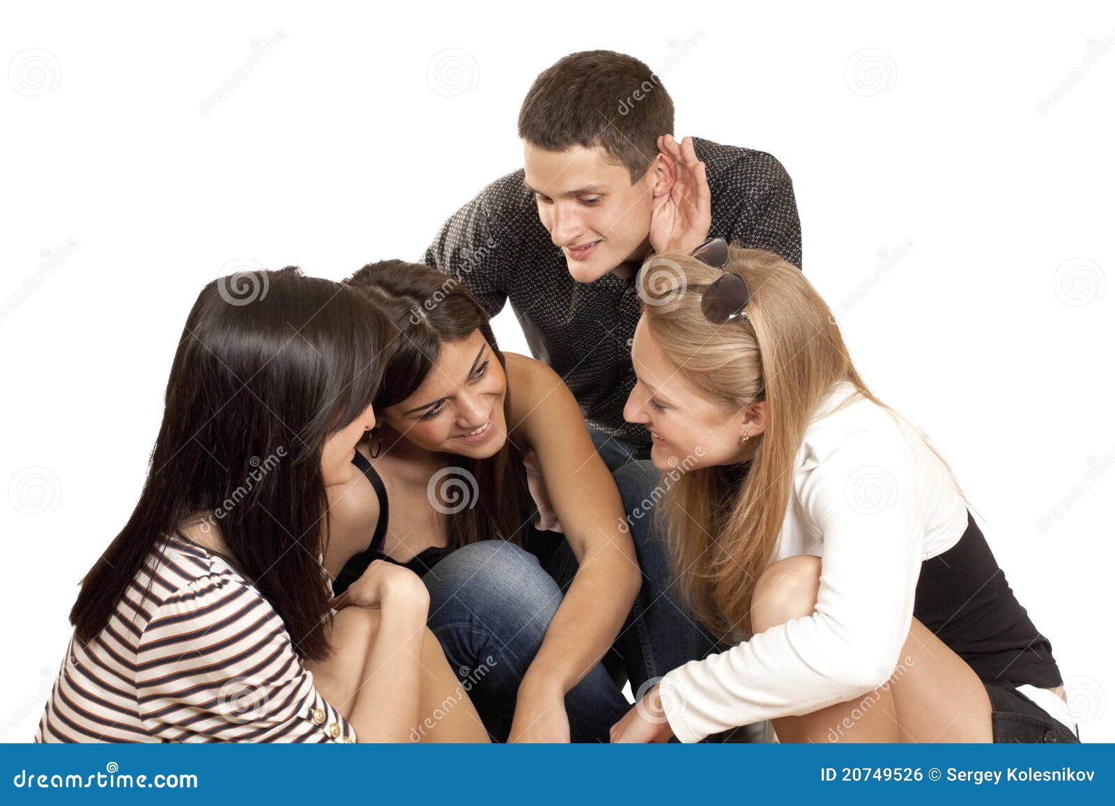 Подслушанные разговоры 3. Группа молодых девочек на белом фоне. Четыре парня на белом фоне. Парень подслушивает разговор. Мужчина подслушивает разговор женщин.
